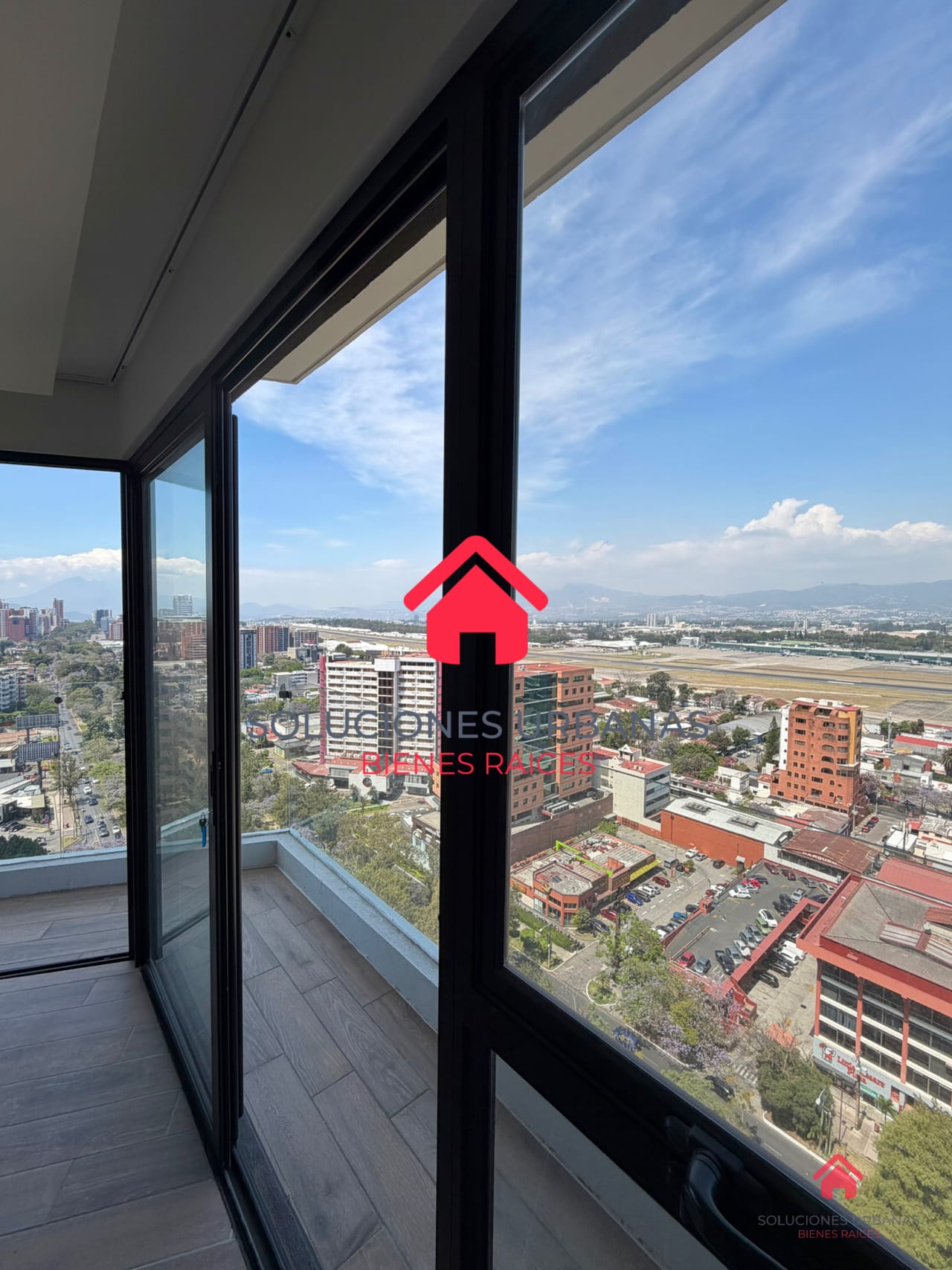 APARTAMENTO CON ESPECTACULAR VISTA Y CUARTO DE SERVICIO ZONA 14 — Apartamento en Alquiler en Parque 14, Zona 14, Guatemala, Ciudad — foto 5 de 9