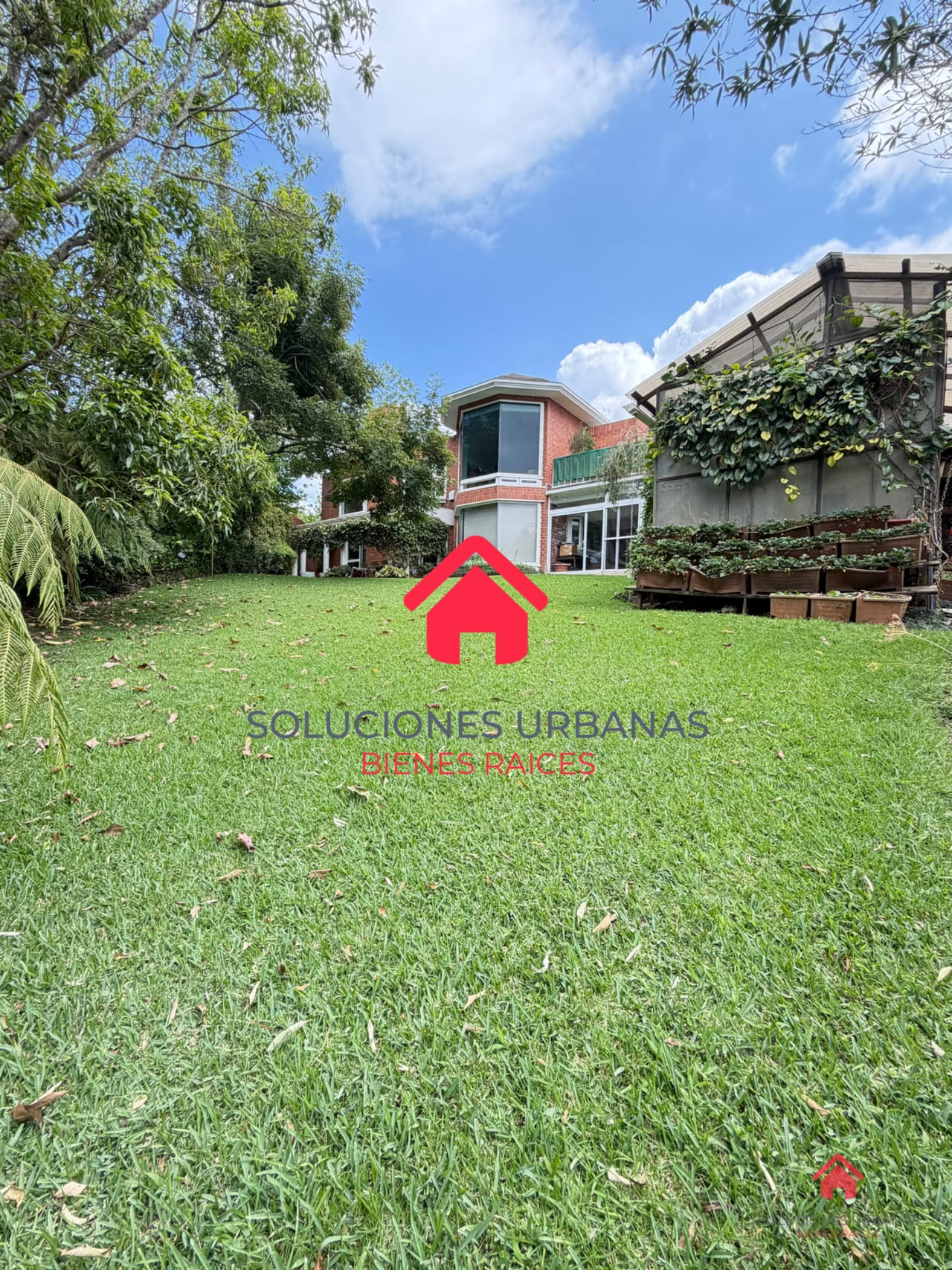 LINDISIMA CASA CON DORMITORIO EN PRIMER NIVEL COLINAS DE CASTEL — Casa en Venta en Colinas de Castel, Carretera a El Salvador, Guatemala, Ciudad — foto 4 de 9