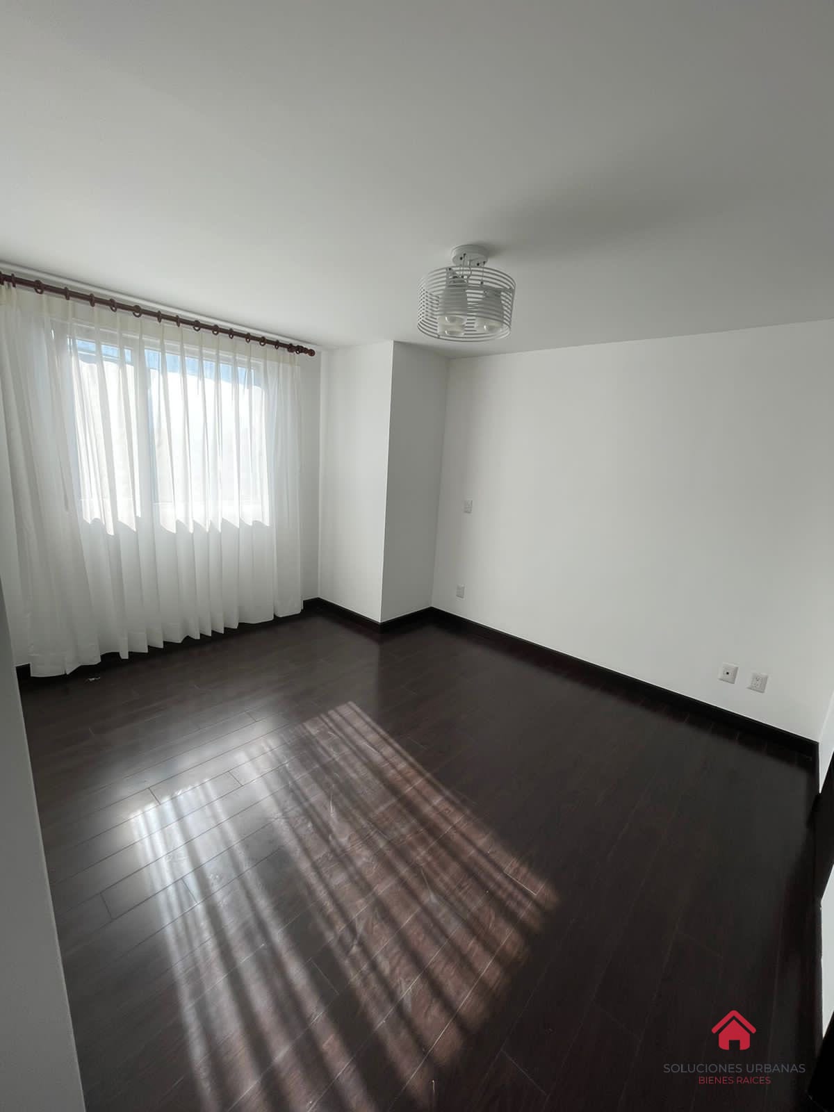 Lindo Apartamento Zona 14 Catania — Apartamento en Alquiler en Catania, Zona 14, Guatemala, Ciudad — foto 3 de 12