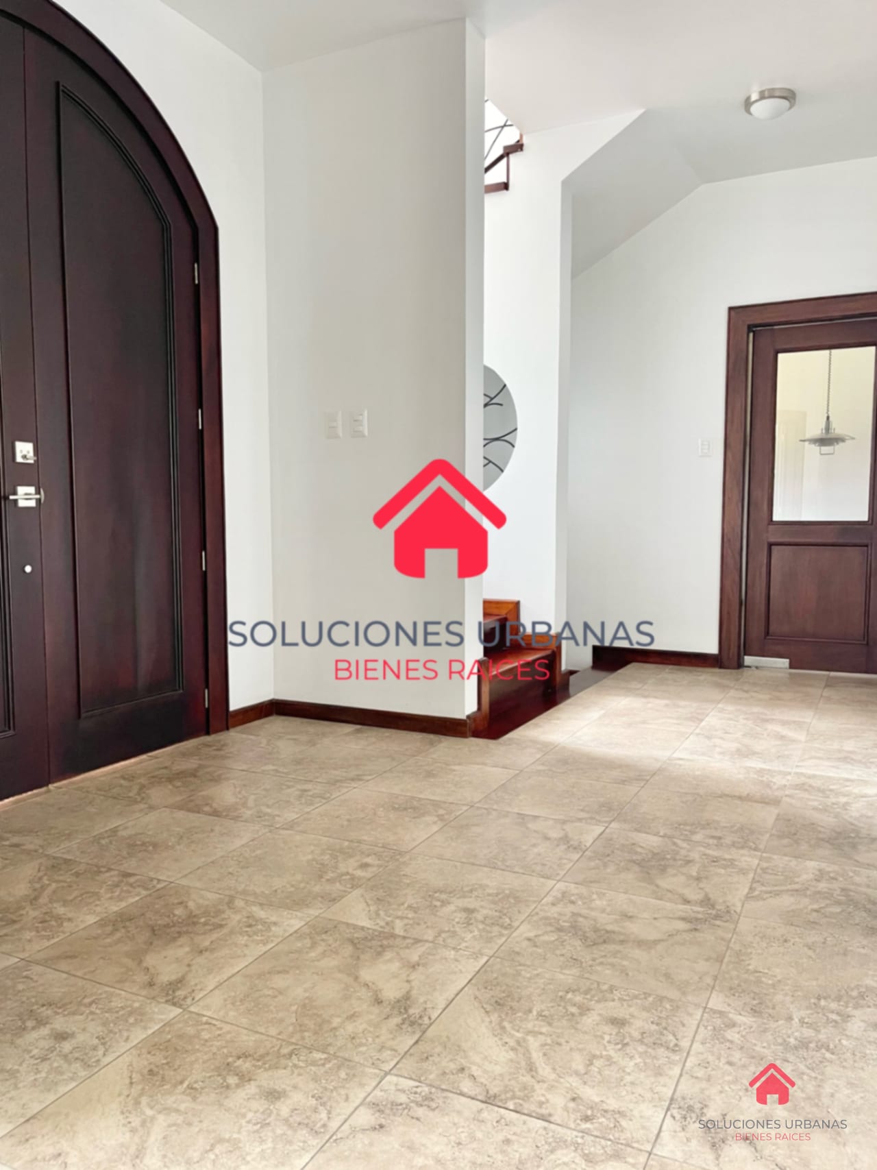 Linda Casa Lindos Acabados en Madera — Casa en Venta en Los Diamantes, Carretera a El Salvador, Guatemala, Ciudad — foto 2 de 9