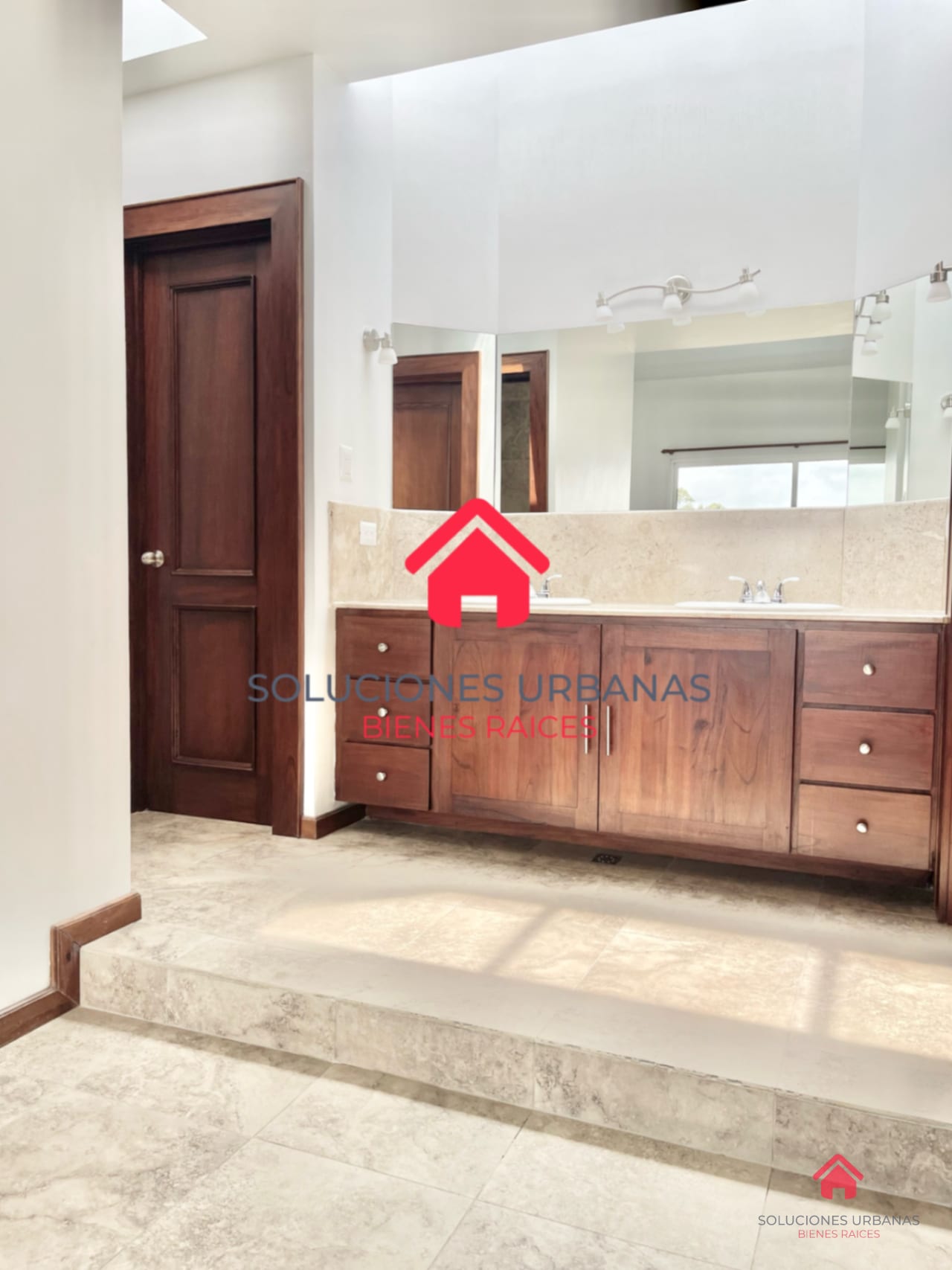 Linda Casa Lindos Acabados en Madera — Casa en Venta en Los Diamantes, Carretera a El Salvador, Guatemala, Ciudad — foto 9 de 9