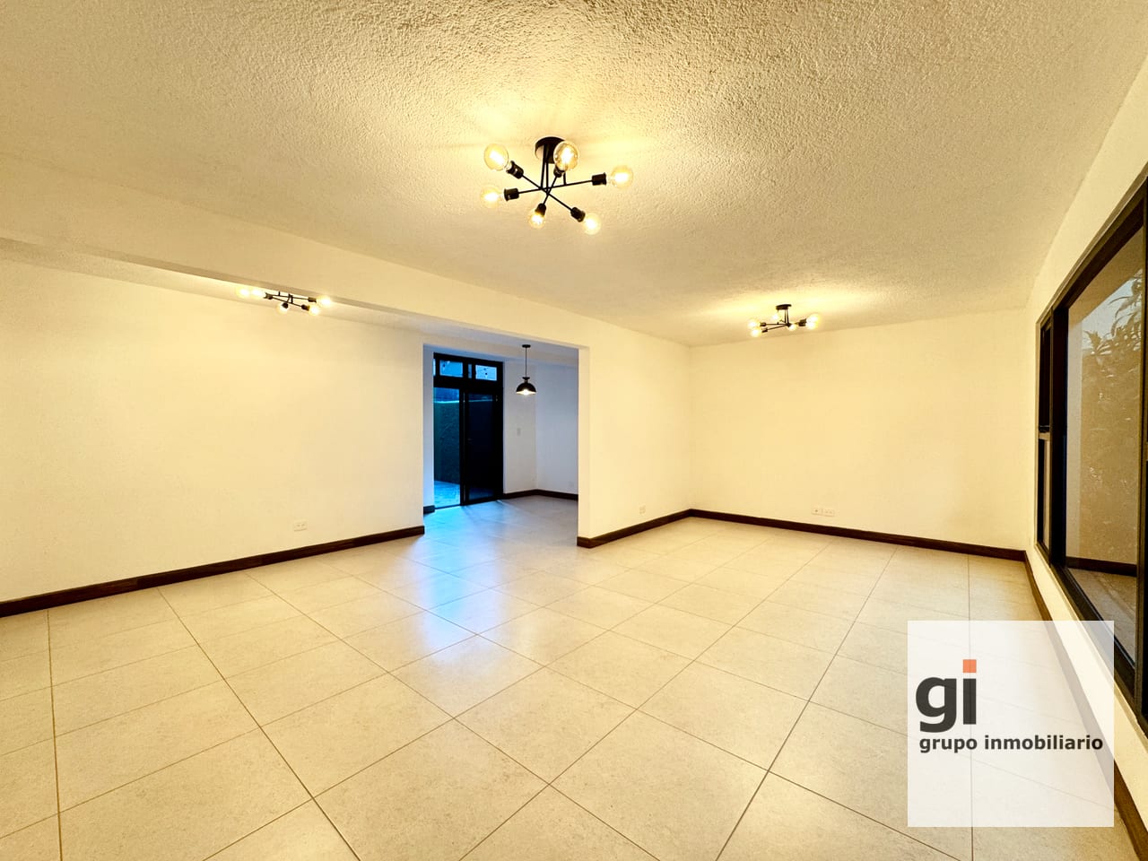 Apartamento Remodelado en Renta en Zona 10 | Excelente Ubicación — Apartamento en Alquiler en Zona 10, Guatemala, Ciudad — foto 5 de 12