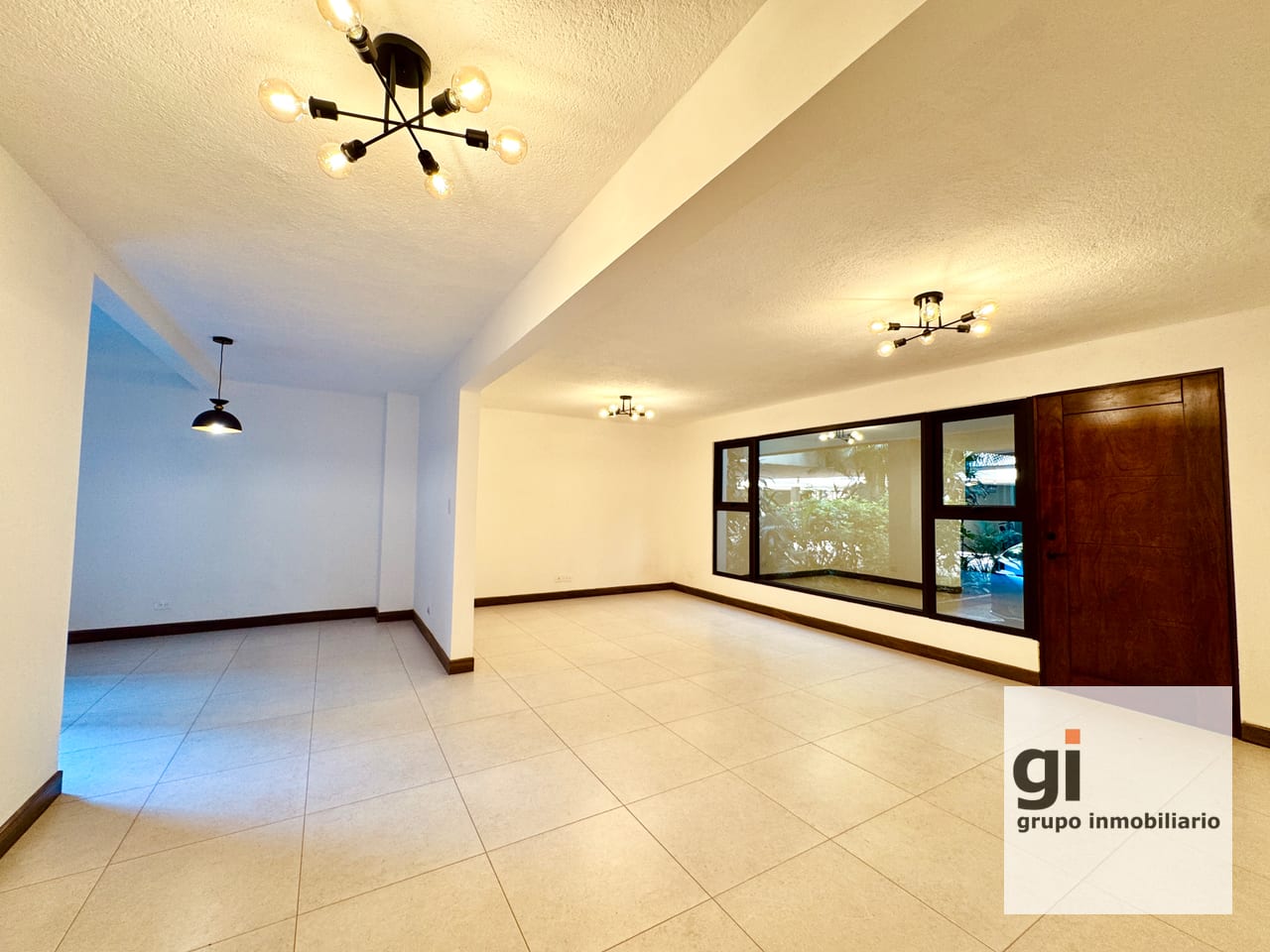 Apartamento Remodelado en Renta en Zona 10 | Excelente Ubicación — Apartamento en Alquiler en Zona 10, Guatemala, Ciudad — foto 1 de 12