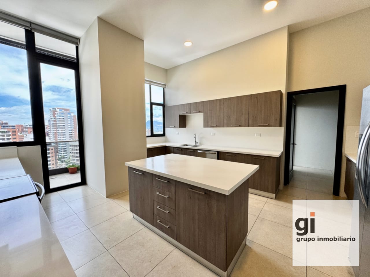 Apartamento en alquiler zona 14 — Apartamento en Venta en Zona 14, Guatemala, Ciudad — foto 2 de 14