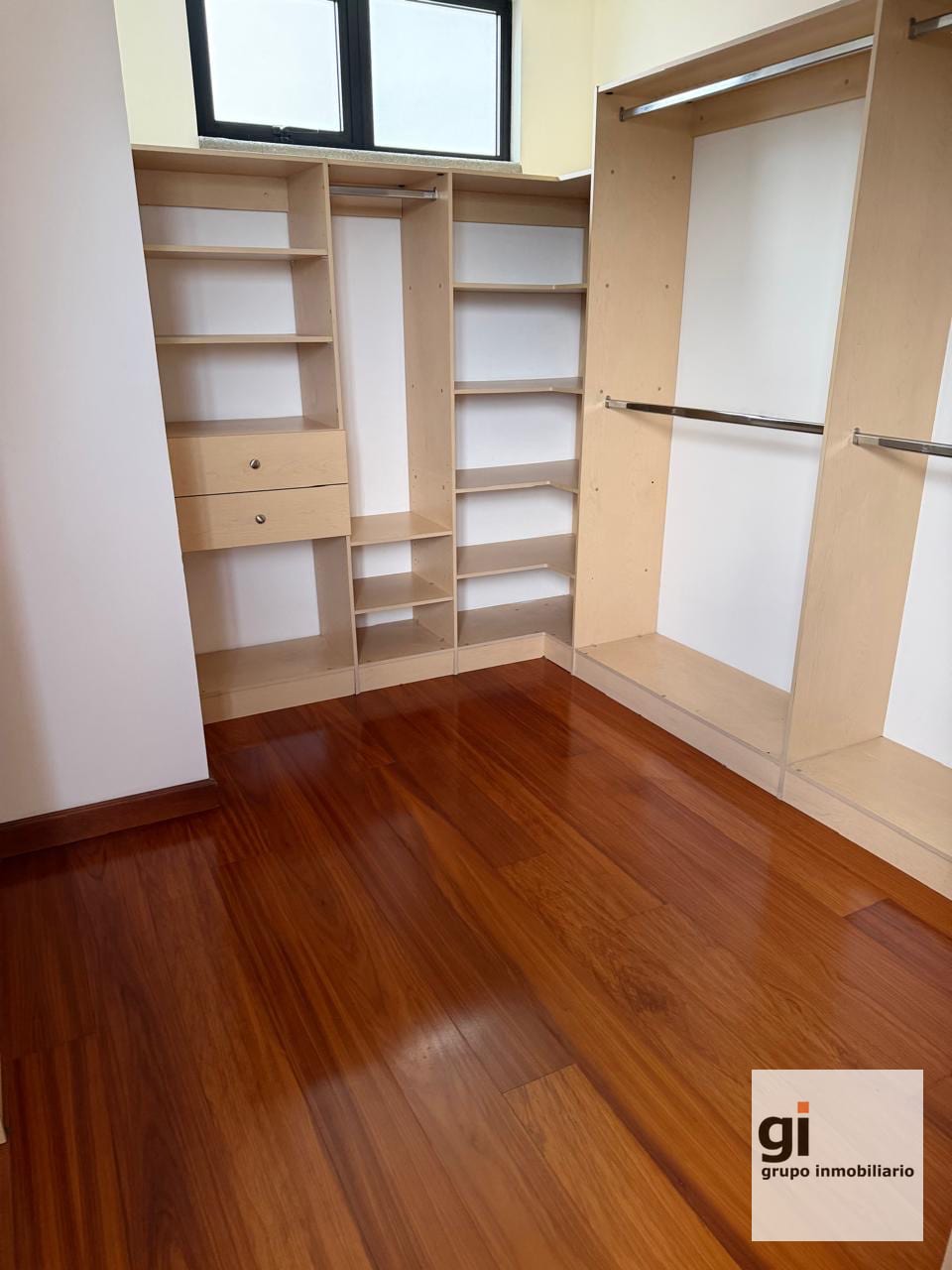 Amplio apartamento zona 14 — Apartamento en Alquiler en Zona 14, Guatemala, Ciudad — foto 8 de 13