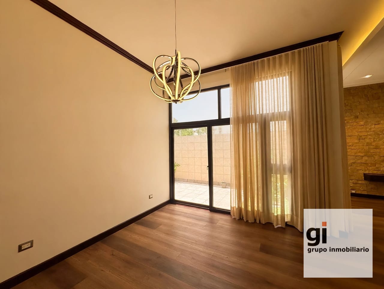 Linda Casa Remodelada en Renta en Zona 10 — Casa en Alquiler en Zona 10, Guatemala, Ciudad — foto 4 de 13