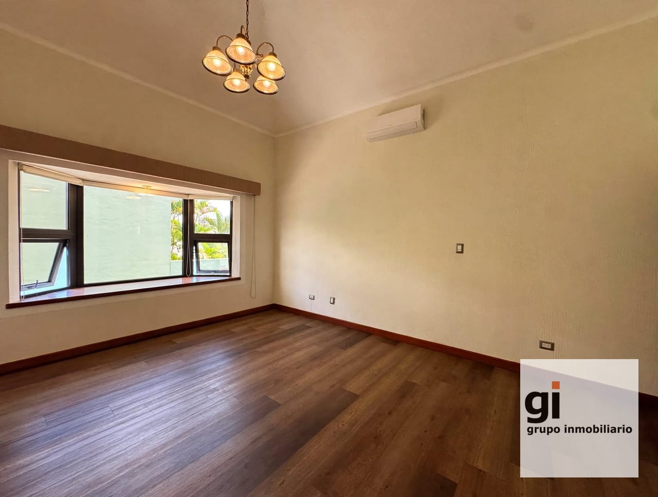 Linda Casa Remodelada en Renta en Zona 10 — Casa en Alquiler en Zona 10, Guatemala, Ciudad — foto 8 de 13
