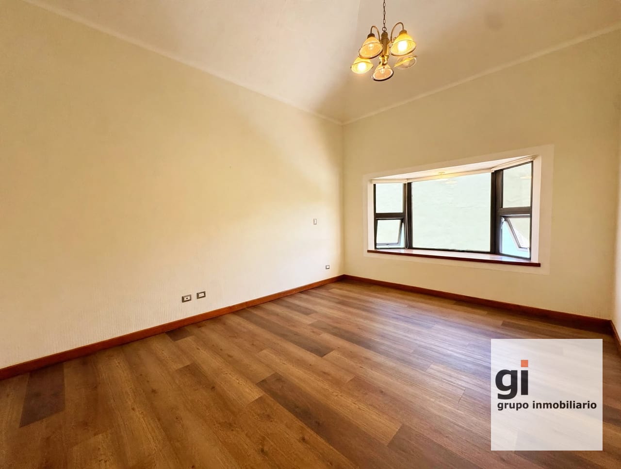 Linda Casa Remodelada en Renta en Zona 10 — Casa en Alquiler en Zona 10, Guatemala, Ciudad — foto 12 de 13