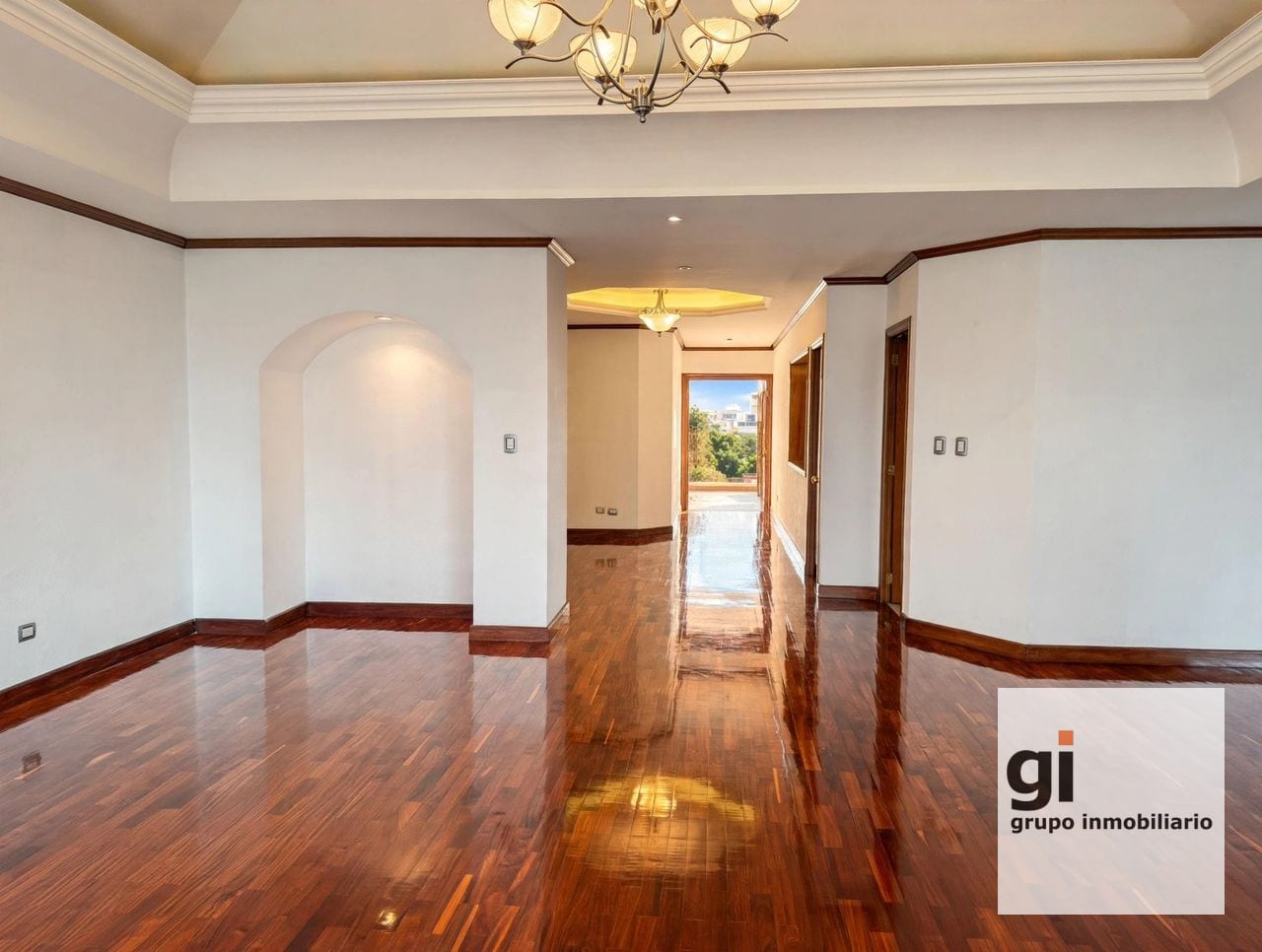 Apartamento de 4 dormitorios amplio en alquiler en zona 10 — Apartamento en Alquiler en Zona 10, Guatemala, Ciudad — foto 3 de 7