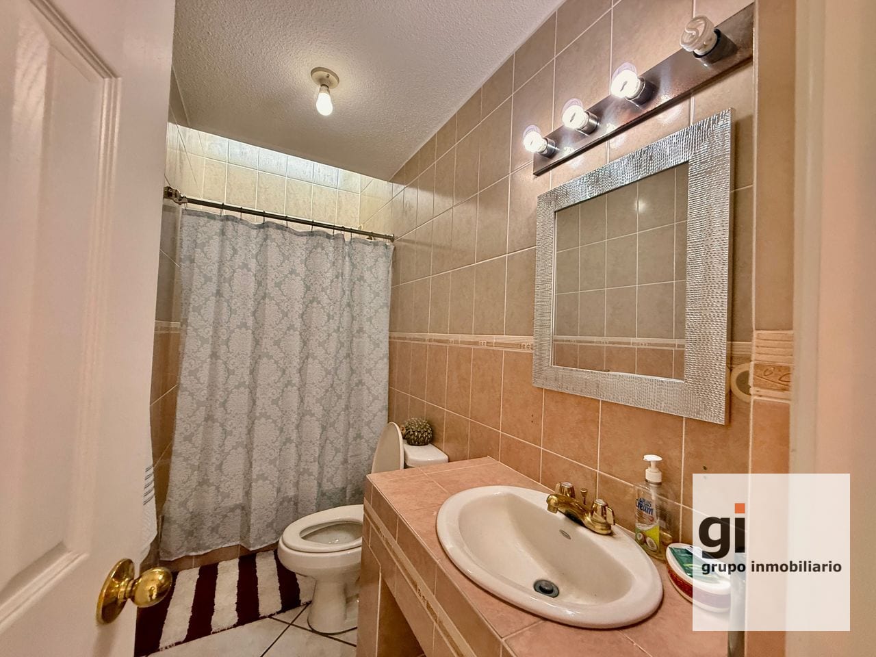 Espaciosa casa en venta — Casa en Venta en Carretera a El Salvador, Guatemala, Ciudad — foto 5 de 13