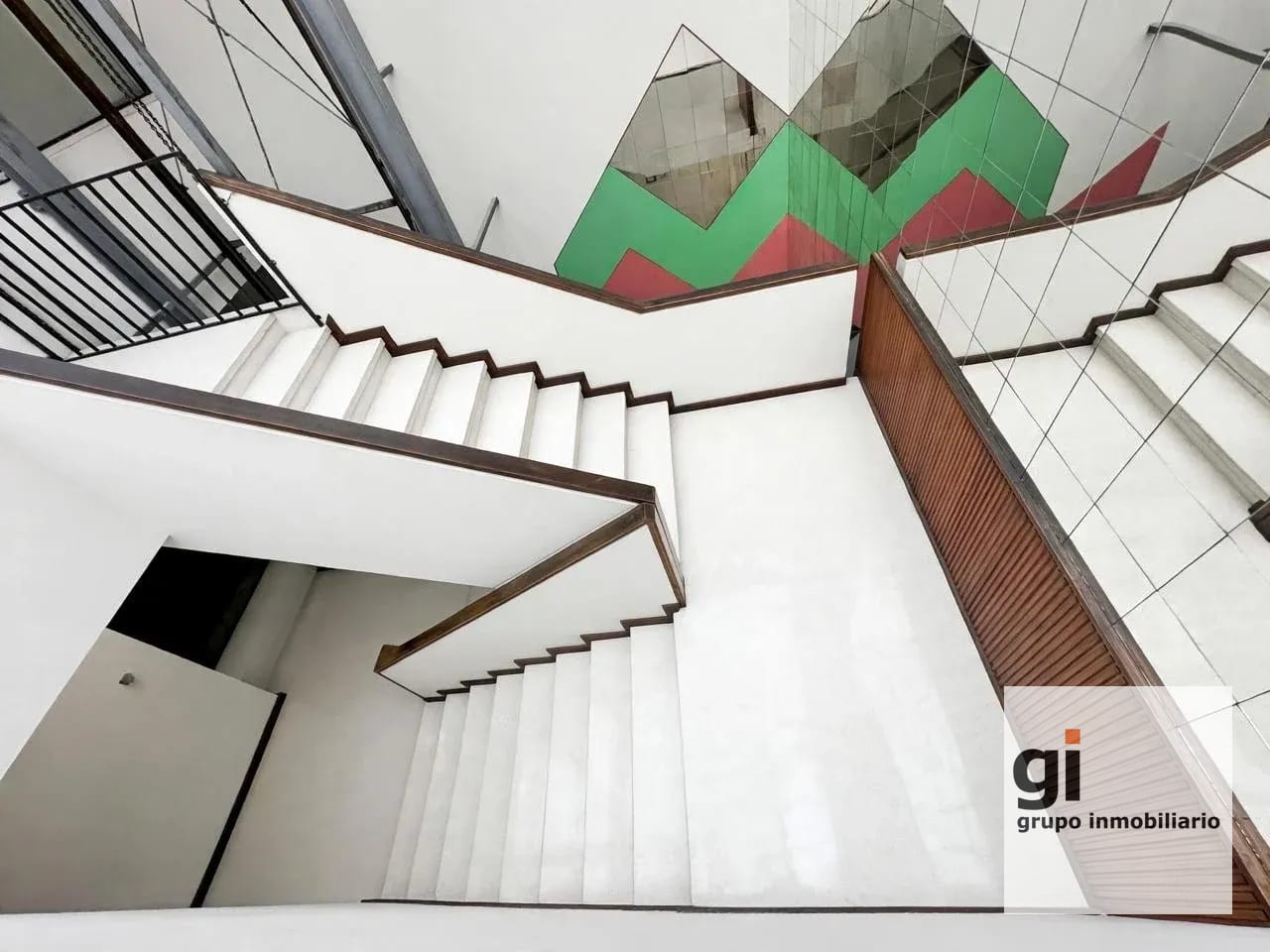 Edificio en Alquiler en Zona 4 — Edificio en Alquiler en Zona 4, Guatemala, Ciudad — foto 1 de 12