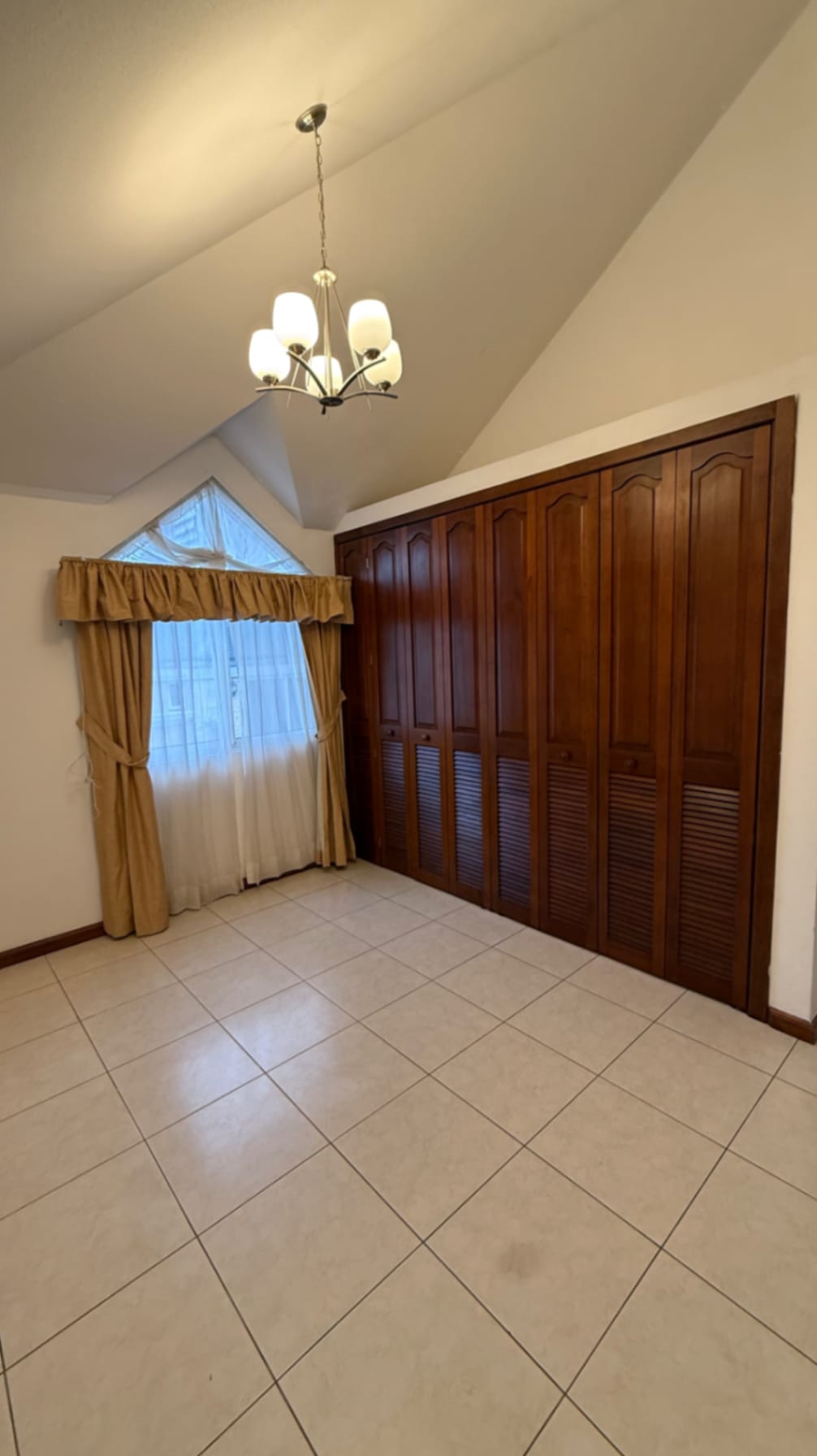 Casa en renta dentro de condominio zona 14 — Casa en Alquiler en Zona 14, Guatemala, Ciudad — foto 9 de 16