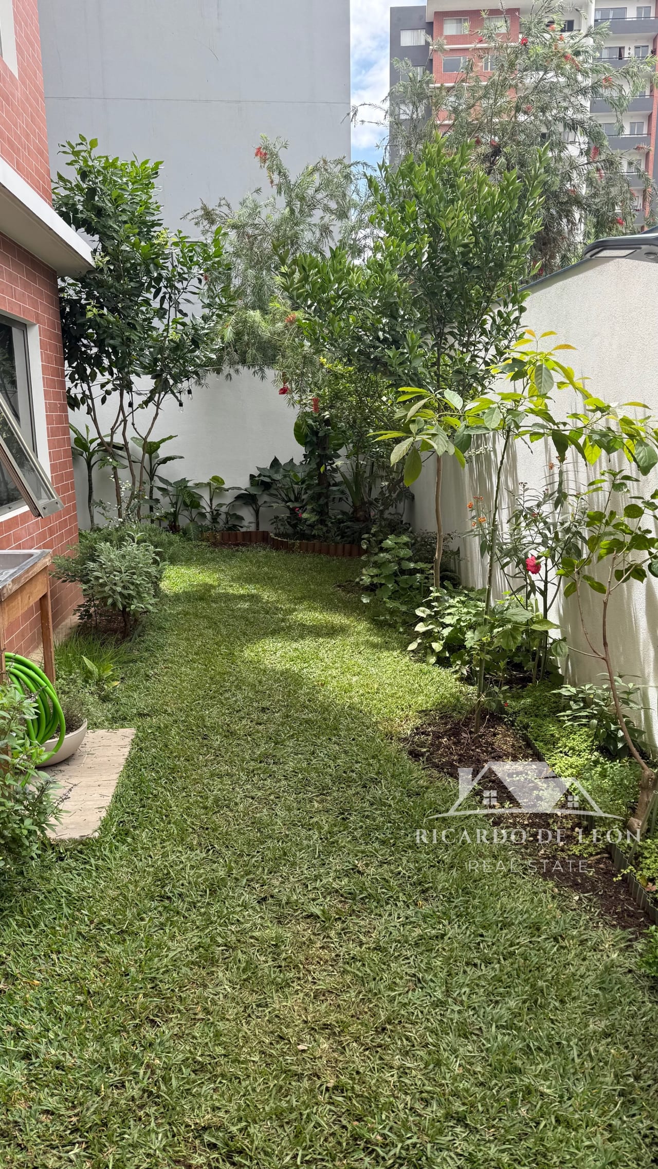 Apartamento con jardín en renta Segheria zona 14 — Apartamento en Alquiler en Segheria, Zona 14, Guatemala, Ciudad — foto 11 de 13