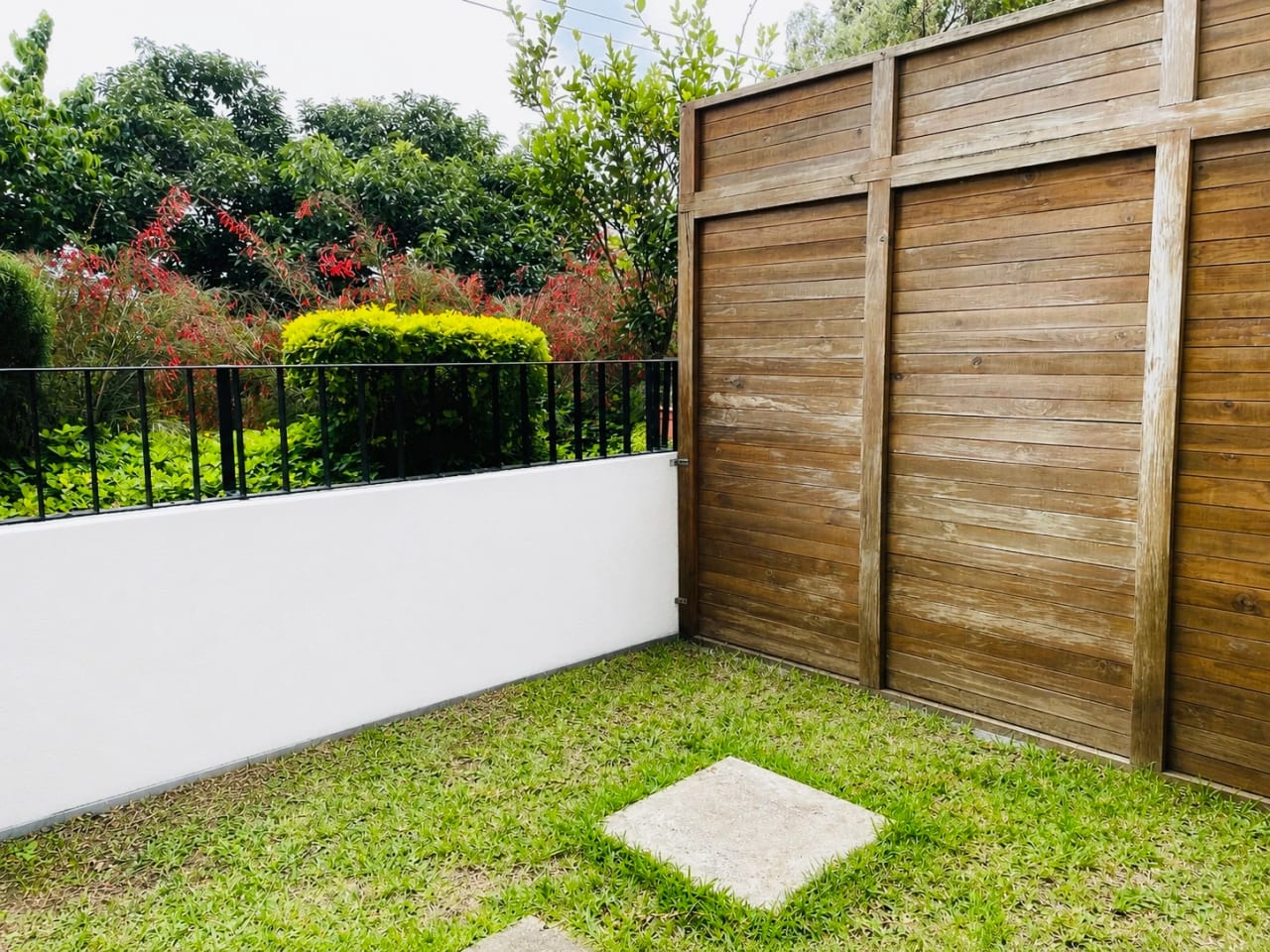 Apartamento de 1 Habitación con Jardín en zona 10 — Apartamento en Alquiler en Ciudad Vieja, Zona 10, Guatemala, Ciudad — foto 3 de 12