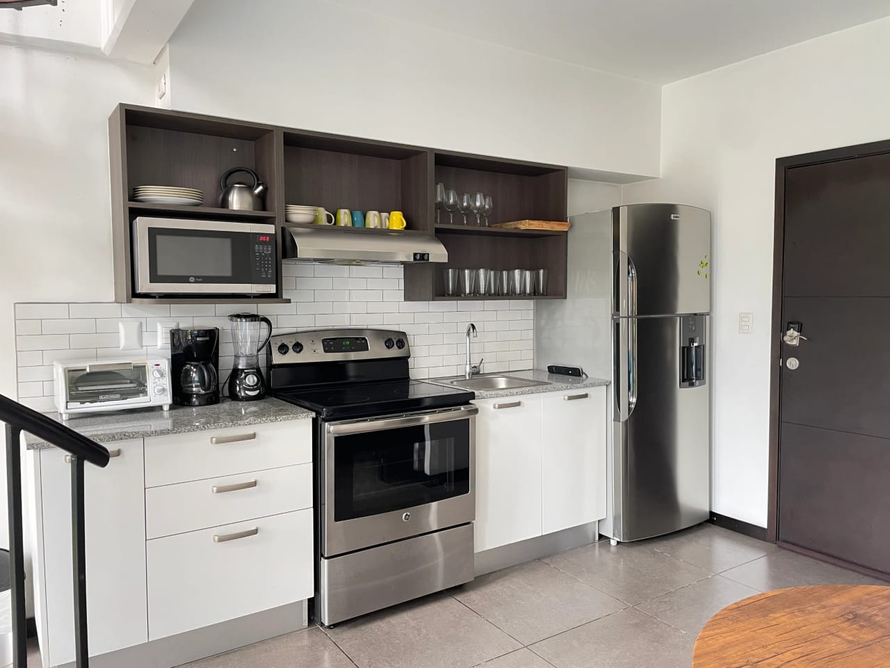 Apartamento de 1 Habitación con Jardín en zona 10 — Apartamento en Alquiler en Ciudad Vieja, Zona 10, Guatemala, Ciudad — foto 3 de 12