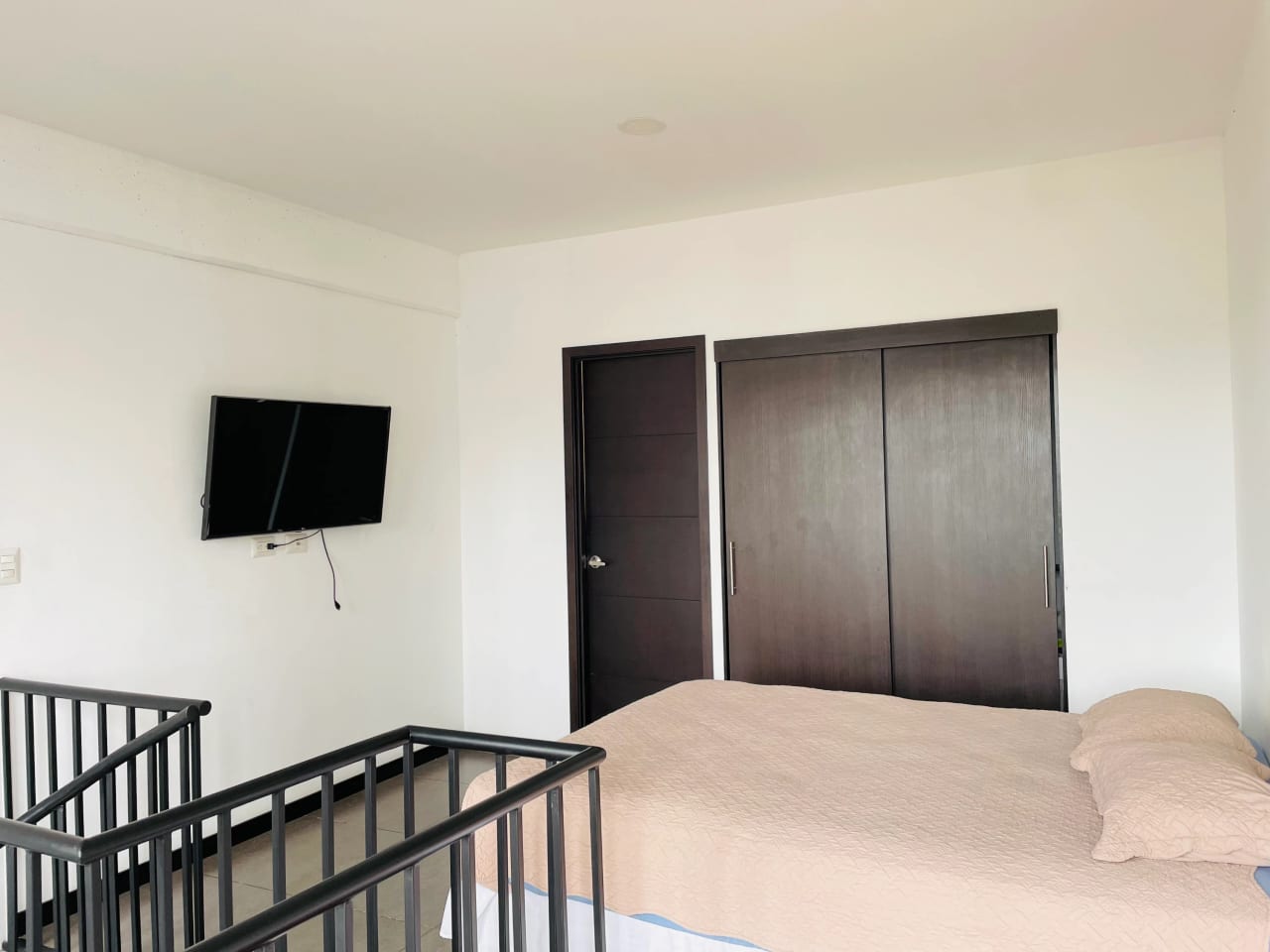 Lindo Apartamento Amueblado con Jardin — Apartamento en Alquiler en Ciudad Vieja, Zona 10, Guatemala, Ciudad — foto 7 de 12