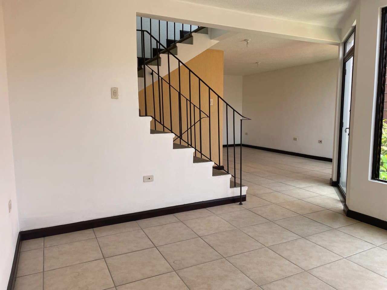 Alquilo Casa en Residencial Los Manantiales Km. 19 — Apartamento en Alquiler en Los Manantiales, Carretera a El Salvador, Guatemala, Ciudad — foto 4 de 16