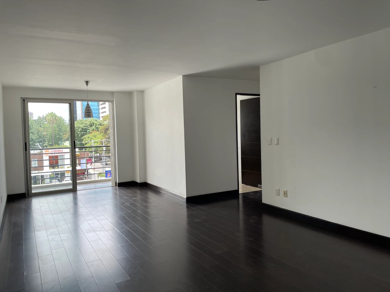 Alquilo Apartamento de 3 Habitaciones en zona 14 — Apartamento en Alquiler en Quinta Avenida, Zona 14, Guatemala, Ciudad — foto 1 de 17