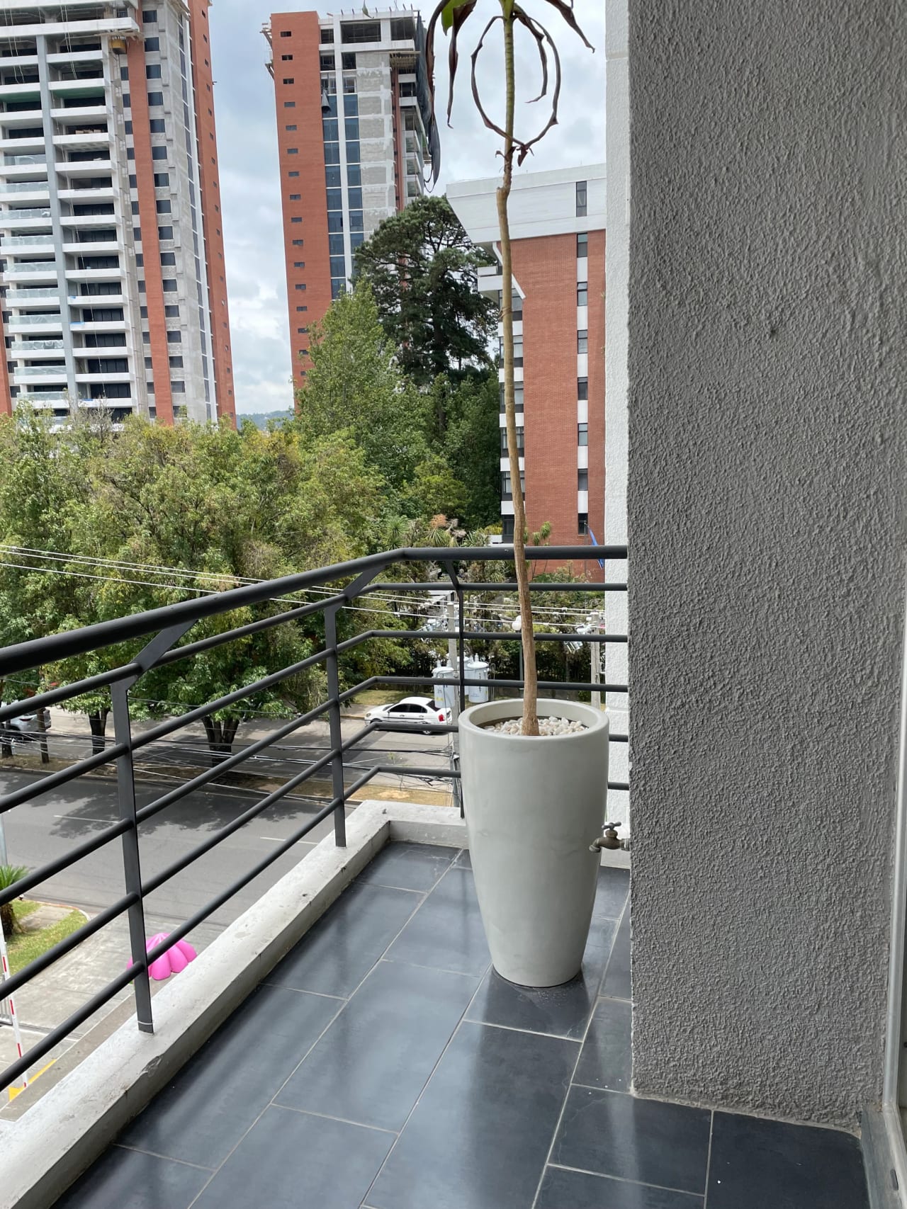 Alquilo Apartamento de 3 Habitaciones en zona 14 — Apartamento en Alquiler en Quinta Avenida, Zona 14, Guatemala, Ciudad — foto 4 de 17