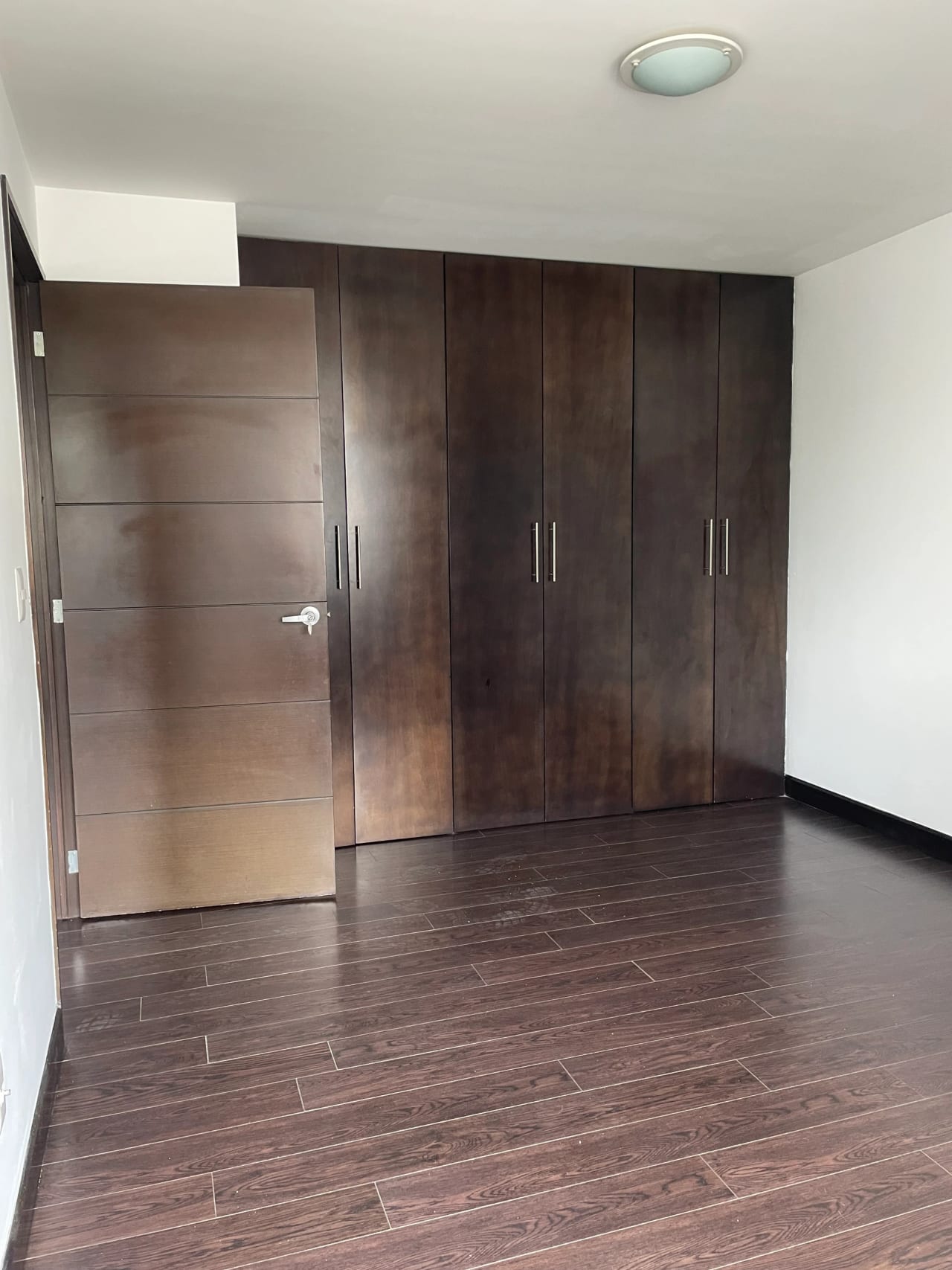 Alquilo Apartamento de 3 Habitaciones en zona 14 — Apartamento en Alquiler en Quinta Avenida, Zona 14, Guatemala, Ciudad — foto 14 de 17