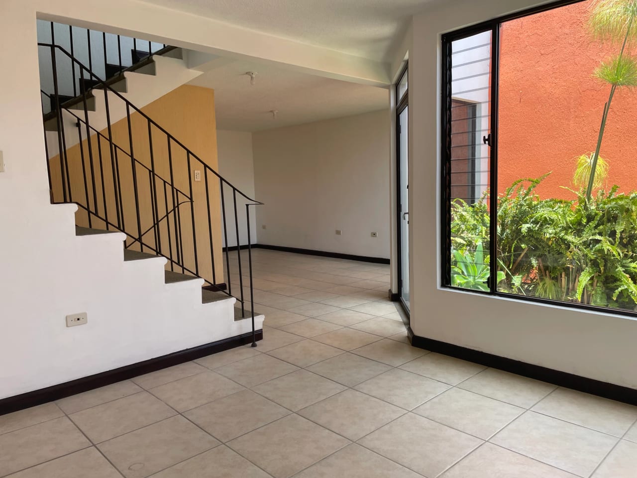 Alquilo Casa en Residencial Los Manantiales, km 19 a San José Pinula — Apartamento en Alquiler en Los Manantiales, Carretera a El Salvador, Guatemala, Ciudad — foto 3 de 16