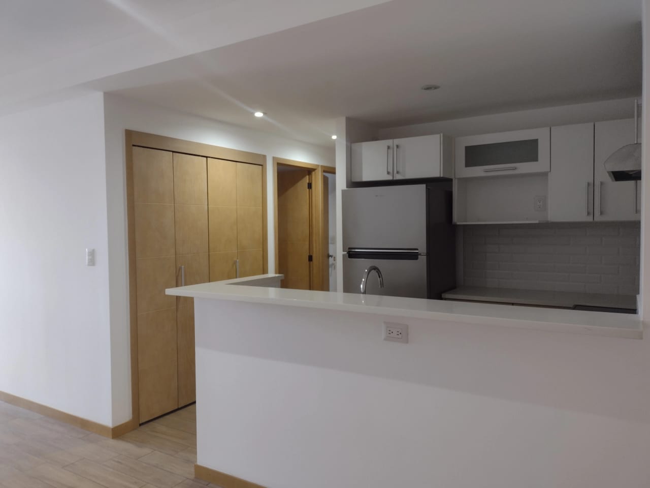 Apartamento de 2 Habitaciones en zona 10 — Apartamento en Alquiler en Zona 10, Guatemala, Ciudad — foto 4 de 17