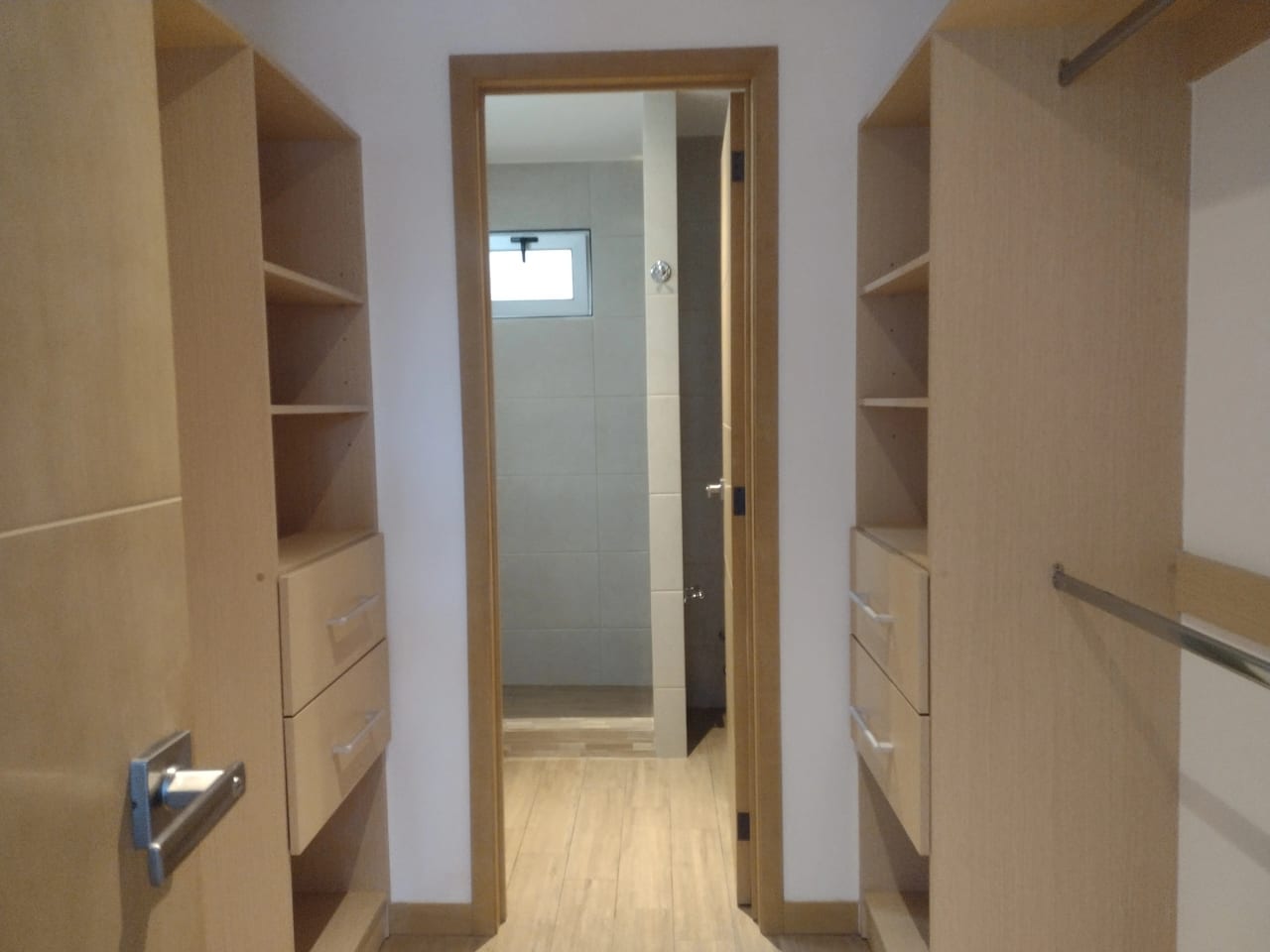 Apartamento de 2 Habitaciones en zona 10 — Apartamento en Alquiler en Zona 10, Guatemala, Ciudad — foto 9 de 17