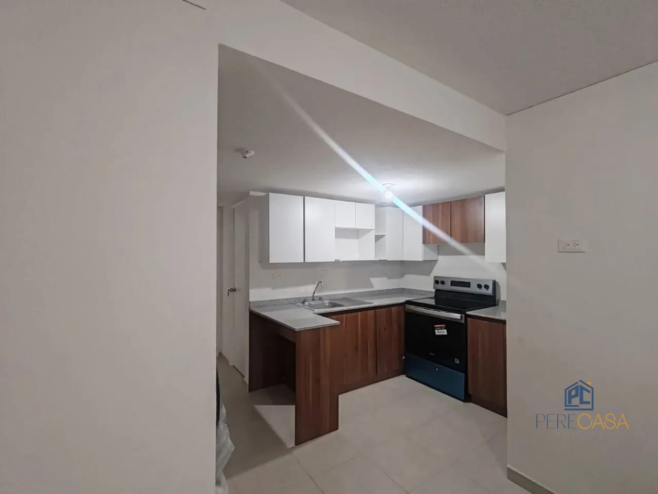 EXCELENTE APARTAMENTO EN VIAS DE SAN RAFAEL ZONA 18 β Apartamento en Alquiler en Zona 18, Guatemala, Ciudad β foto 2 de 9
