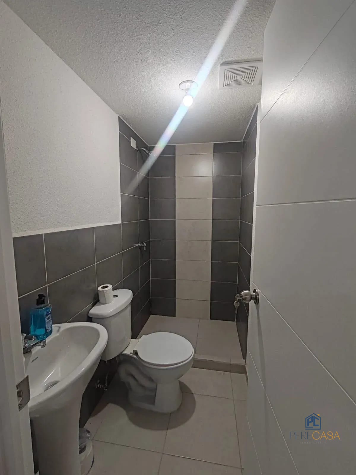 EXCELENTE APARTAMENTO EN VIAS DE SAN RAFAEL ZONA 18 β Apartamento en Alquiler en Zona 18, Guatemala, Ciudad β foto 4 de 9