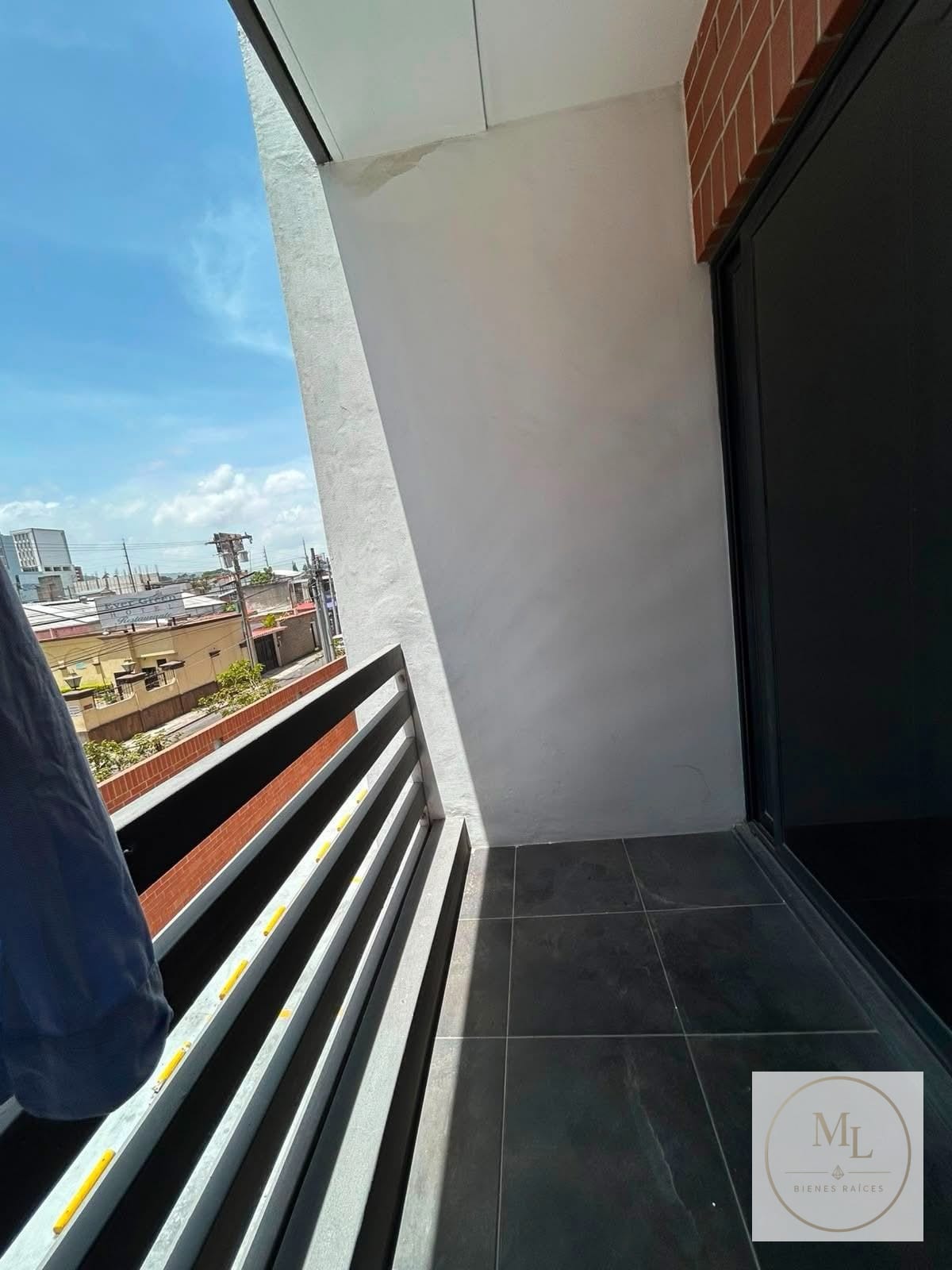 Edificio Torre del Valle 2 Zona 10 Edificio con Ambientes Amplios — Apartamento en Venta en Torre Del Valle, Zona 10, Guatemala, Ciudad — foto 2 de 8