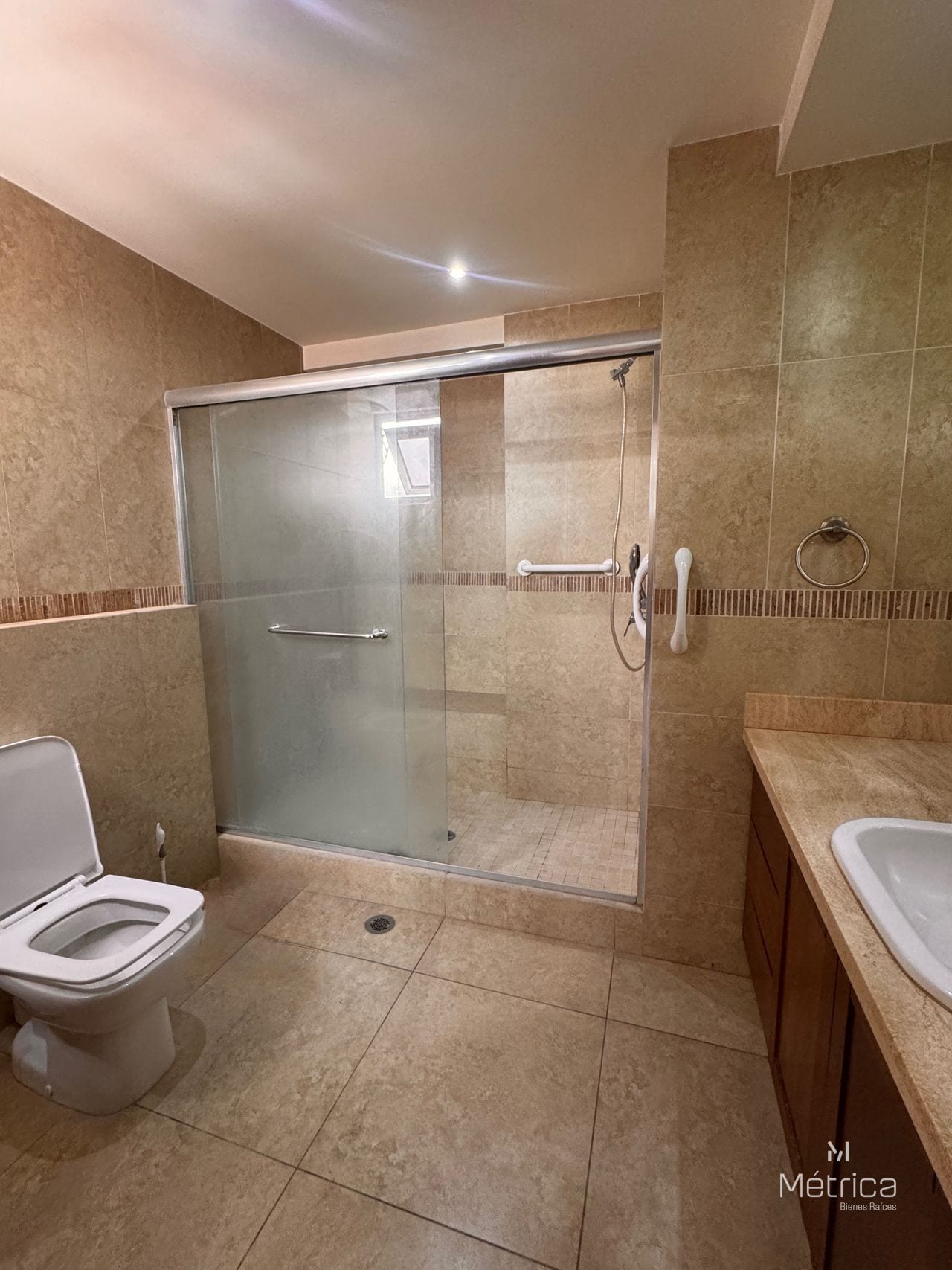 Amplio apartamento en Akoya zona 14 — Apartamento en Venta en Akoya, Zona 14, Guatemala, Ciudad — foto 11 de 16