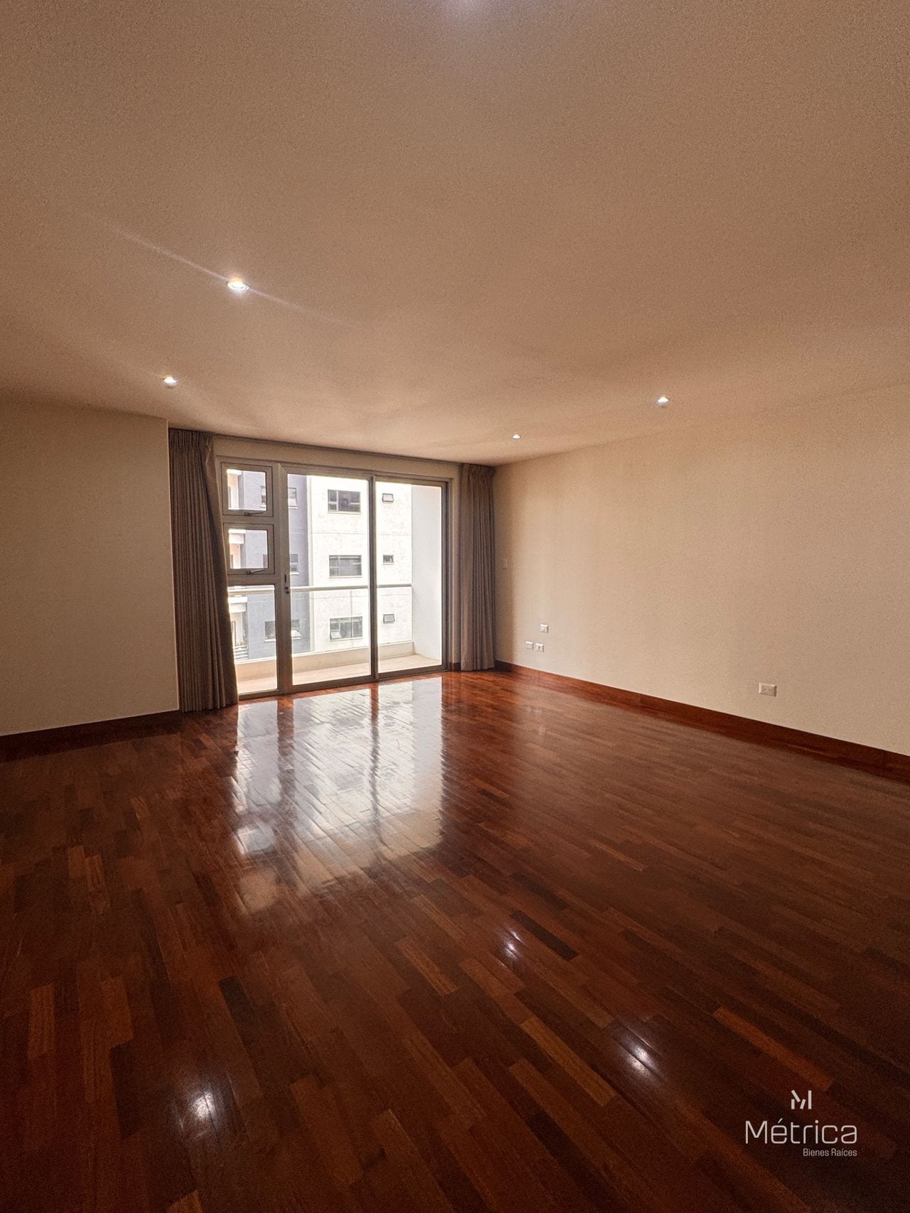 Amplio apartamento en Akoya zona 14 — Apartamento en Venta en Akoya, Zona 14, Guatemala, Ciudad — foto 13 de 16
