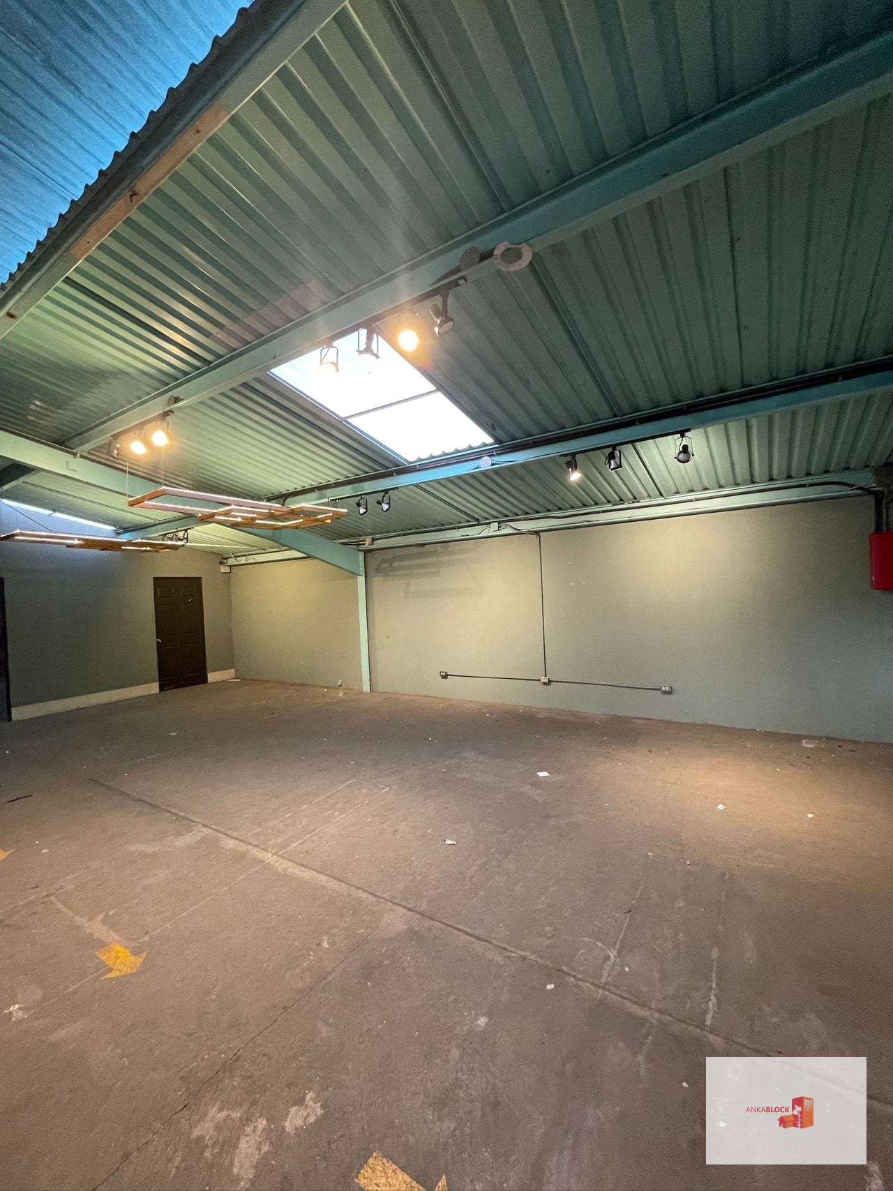 Renta de bodega en zona 10 — Bodega / Ofibodega en Alquiler en Zona 10, Guatemala, Ciudad — foto 1 de 10