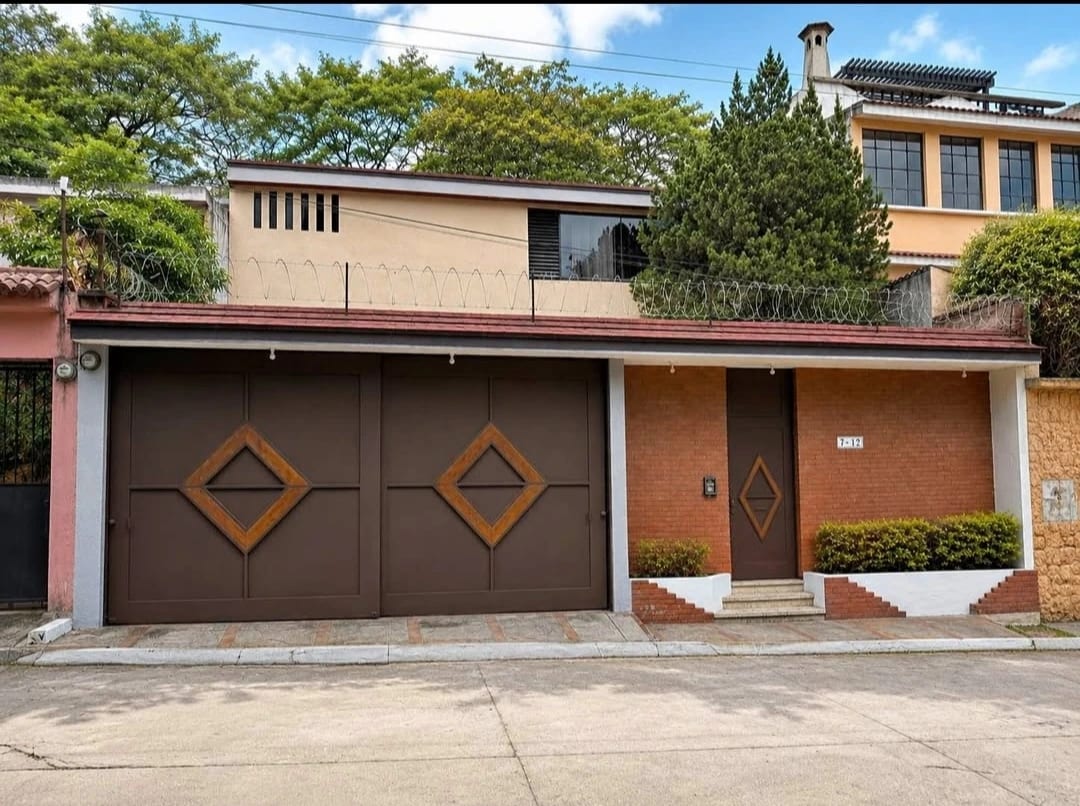 AMPLIA CASA EN VENTA EN COLONIA LAS HOJARASCAS ZONA 1 DE MIXCO — Casa en Venta en Las Hojarascas, Zona 1 Mixco, Guatemala, Ciudad — foto 2 de 17