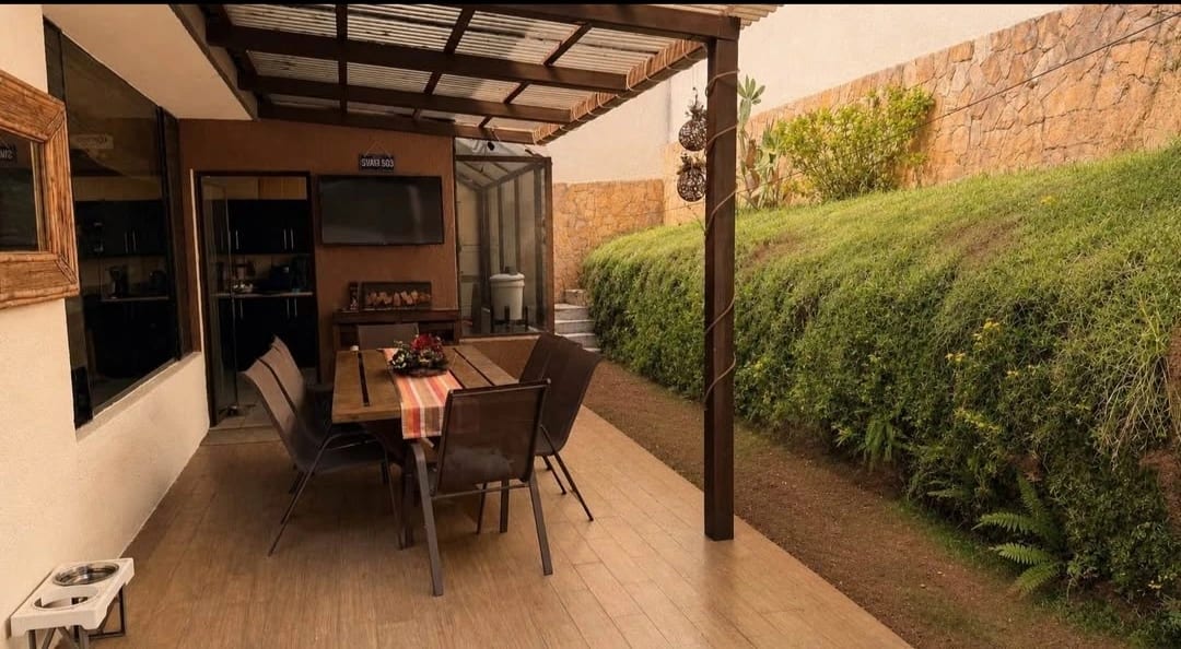 AMPLIA CASA EN VENTA EN COLONIA LAS HOJARASCAS ZONA 1 DE MIXCO — Casa en Venta en Las Hojarascas, Zona 1 Mixco, Guatemala, Ciudad — foto 14 de 17