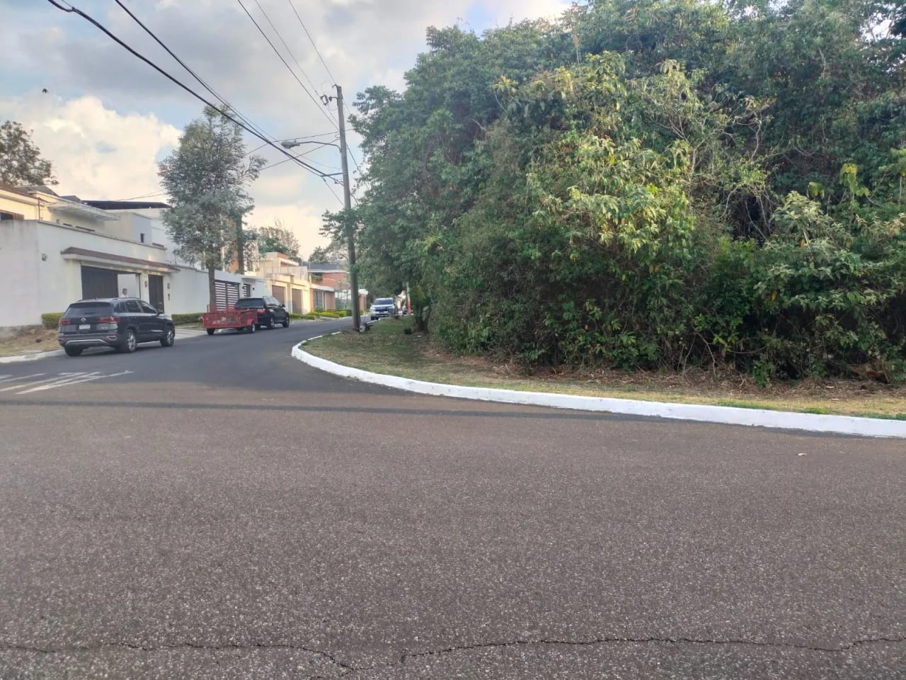 VENDO TERRENO EN JARDINES DE SAN ISIDRO ZONA 16 — Terreno en Venta en Jardines de San Isidro, Zona 16, Guatemala, Ciudad — foto 2 de 4