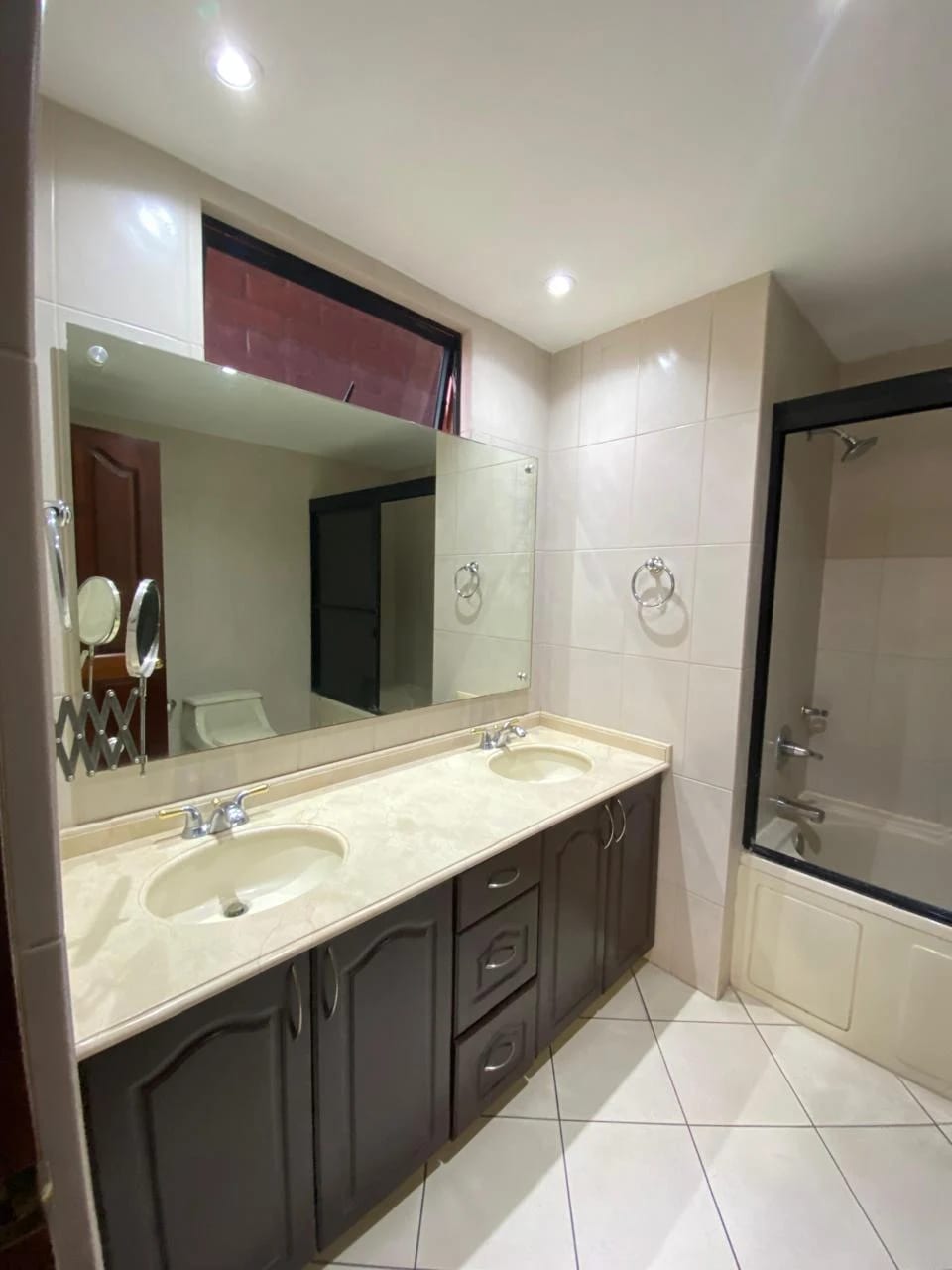 APARTAMENTO AMPLIO EN VENTA EN ZONA 10 EDIFICIO SAN IGNACIO 2 — Apartamento en Venta en San Ignacio, Zona 10, Guatemala, Ciudad — foto 3 de 13
