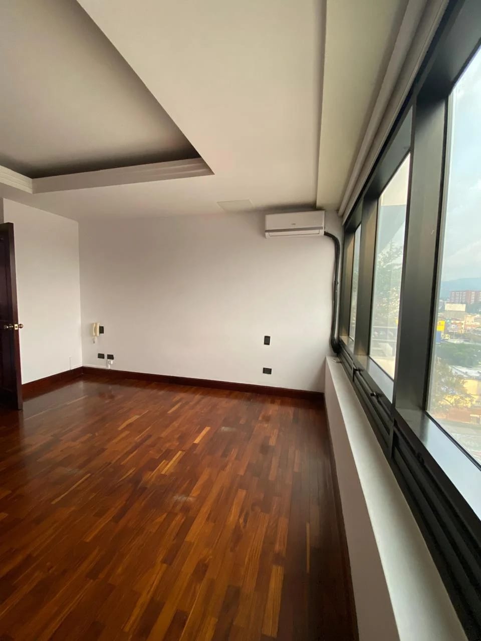 APARTAMENTO AMPLIO EN VENTA EN ZONA 10 EDIFICIO SAN IGNACIO 2 — Apartamento en Venta en San Ignacio, Zona 10, Guatemala, Ciudad — foto 4 de 13