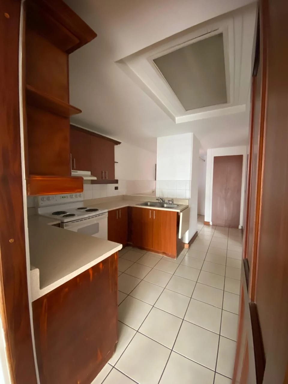 APARTAMENTO AMPLIO EN VENTA EN ZONA 10 EDIFICIO SAN IGNACIO 2 — Apartamento en Venta en San Ignacio, Zona 10, Guatemala, Ciudad — foto 9 de 13