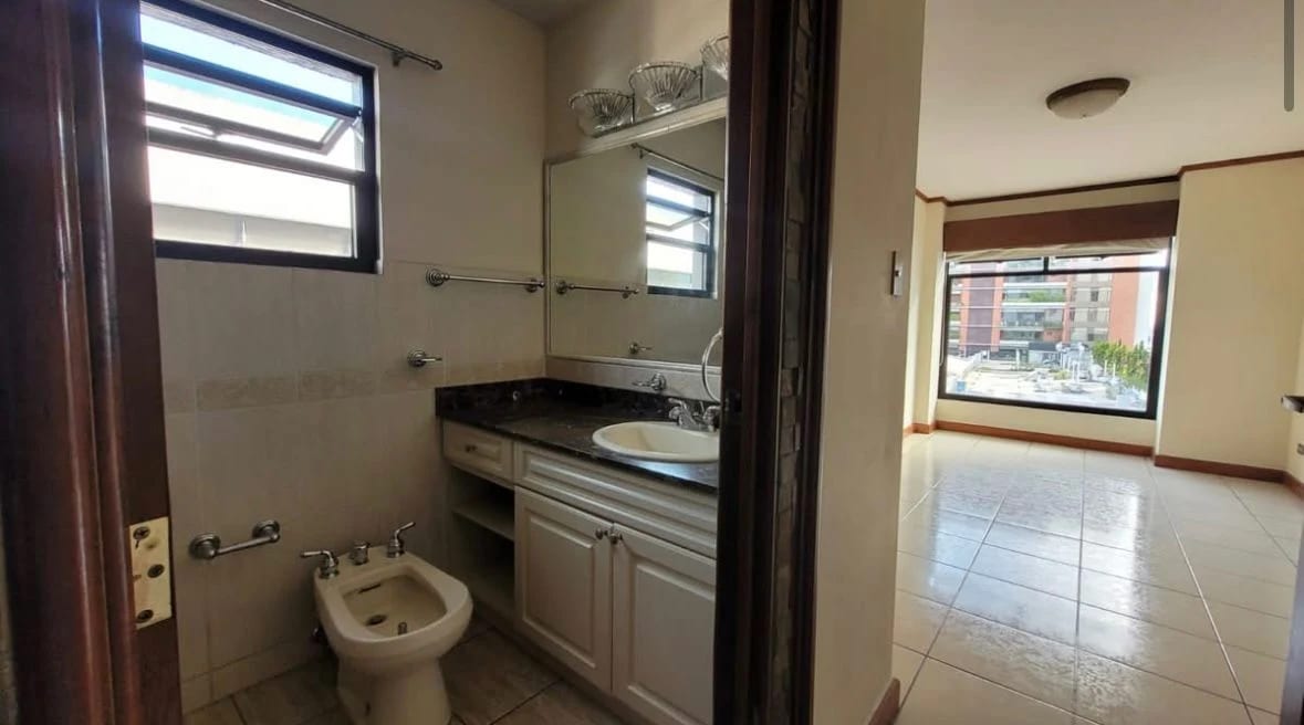 APARTAMENTO EN ALQUILER EN ZONA 14 EDIFICIO BOHEMIA — Apartamento en Alquiler en Zona 15, Guatemala, Ciudad — foto 6 de 9