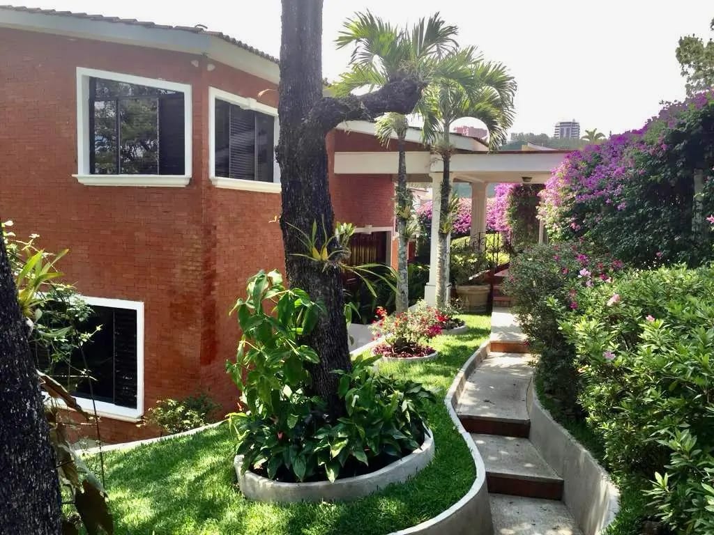 VENDO AMPLIA CASA EN ELGIN II ZONA 13 +1 — Casa en Venta en Elgin, Zona 13, Guatemala, Ciudad — foto 6 de 17
