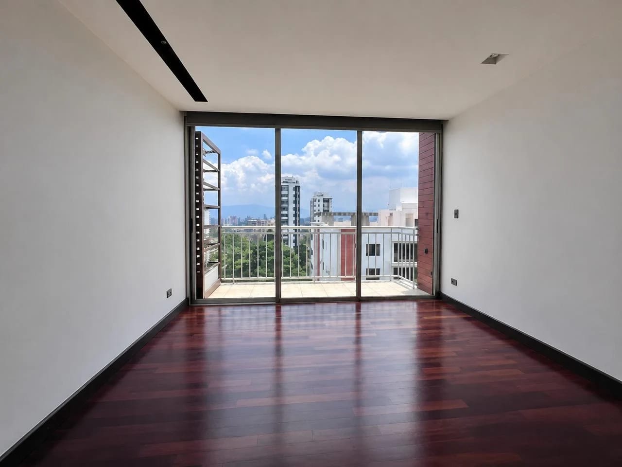 APARTAMENTO EN VENTA, AMPLIO E ILUMINADO EN EDIFICIO MIDORI VH I ZONA 15 — Apartamento en Venta en Midori, Zona 15, Guatemala, Ciudad — foto 3 de 8