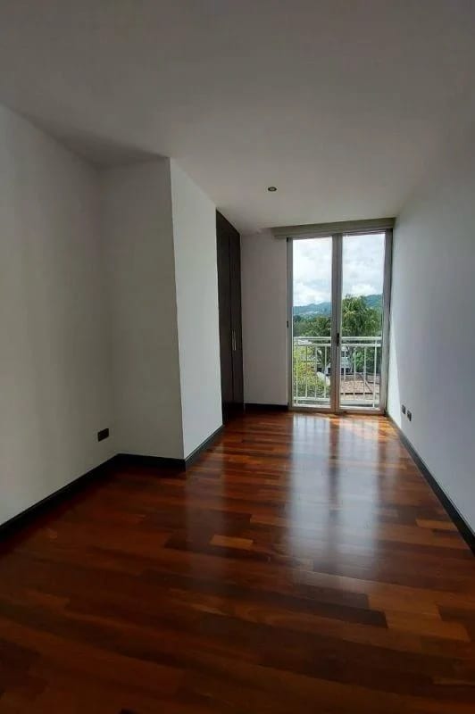 APARTAMENTO EN VENTA, AMPLIO E ILUMINADO EN EDIFICIO MIDORI VH I ZONA 15 — Apartamento en Venta en Midori, Zona 15, Guatemala, Ciudad — foto 4 de 8