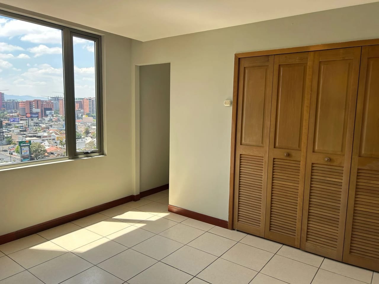 APARTAMENTO EN VENTA EN JARDINES DEL ACUEDUCTO ZONA 10 — Apartamento en Venta en Jardines del Acueducto, Zona 10, Guatemala, Ciudad — foto 5 de 17