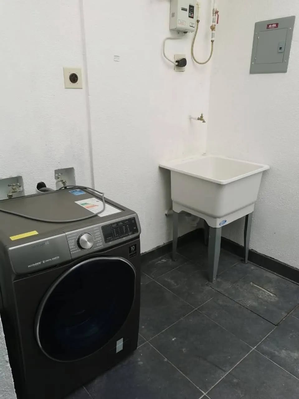 APARTAMENTO AMUEBLADO EN ALQUILER EN LA MONTAÑA ZONA 16 — Apartamento en Alquiler en La Montaña, Zona 16, Guatemala, Ciudad — foto 5 de 10