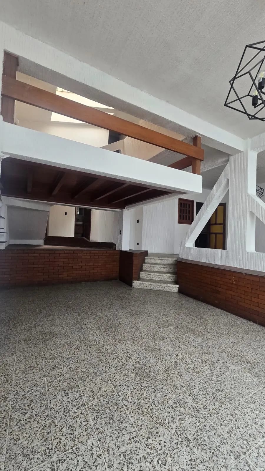 CASA EN ALQUILER EN ZONA 10 IDEAL PARA OFICINAS — Casa en Alquiler en Zona 10, Guatemala, Ciudad — foto 1 de 6