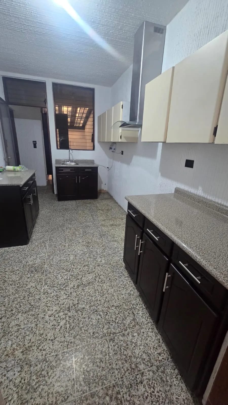 CASA EN ALQUILER EN ZONA 10 IDEAL PARA OFICINAS — Casa en Alquiler en Zona 10, Guatemala, Ciudad — foto 6 de 6