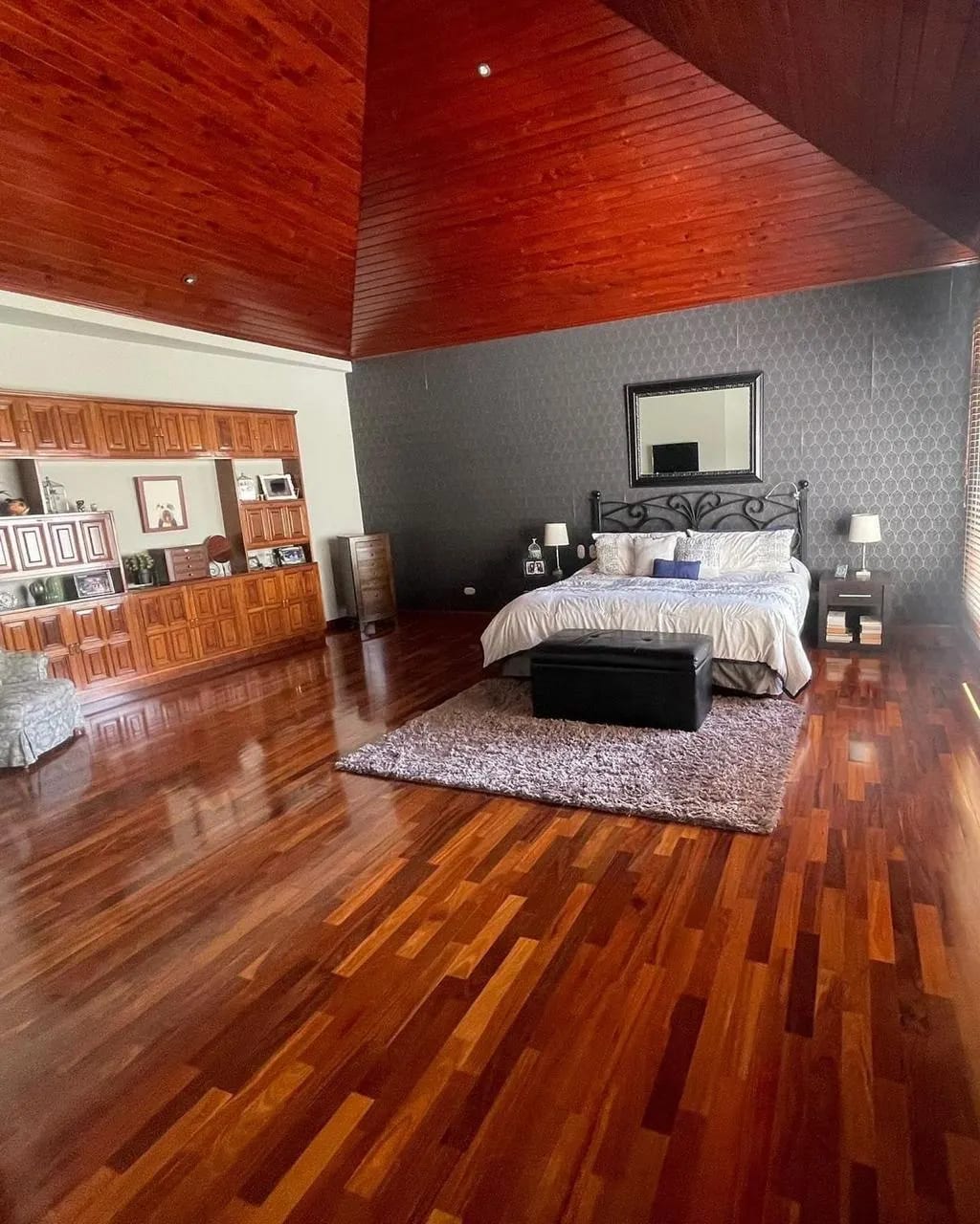 CASA EN ALQUILER EN ZONA 10 EN CONDOMINIO — Casa en Alquiler en Zona 10, Guatemala, Ciudad — foto 10 de 13