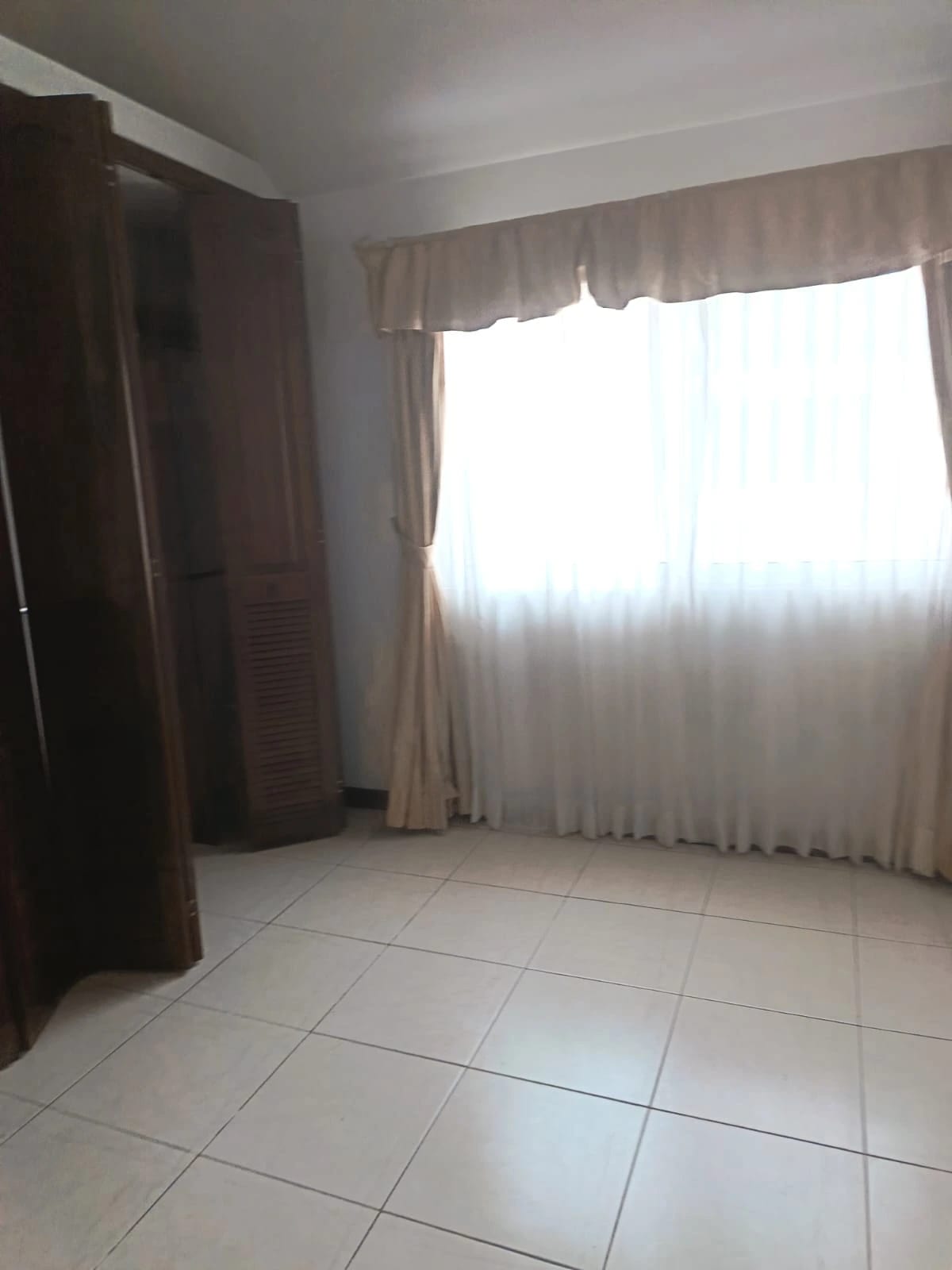 CASA EN ALQUILER EN CONDOMINIO ZONA 14 SECTOR LA CAÑADA — Casa en Alquiler en Zona 14, Guatemala, Ciudad — foto 8 de 12