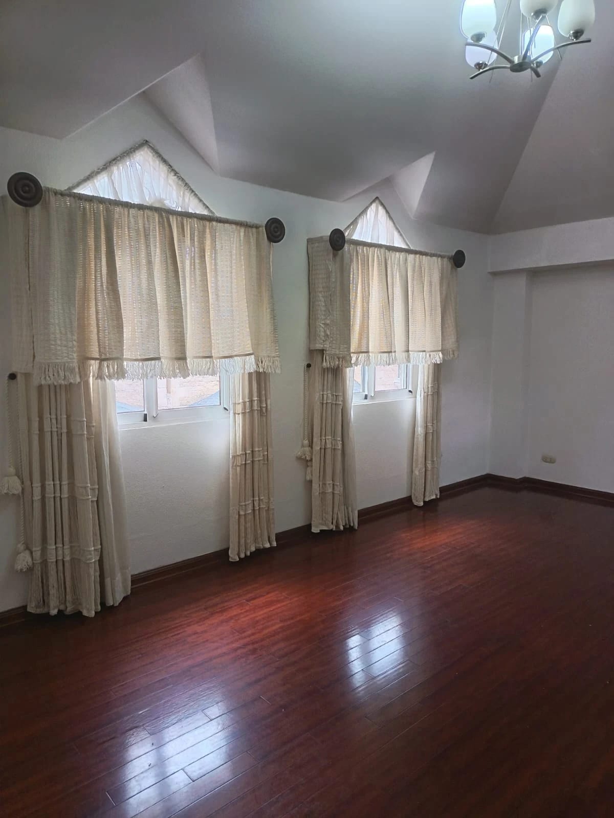 CASA EN ALQUILER EN CONDOMINIO ZONA 14 SECTOR LA CAÑADA — Casa en Alquiler en Zona 14, Guatemala, Ciudad — foto 12 de 12